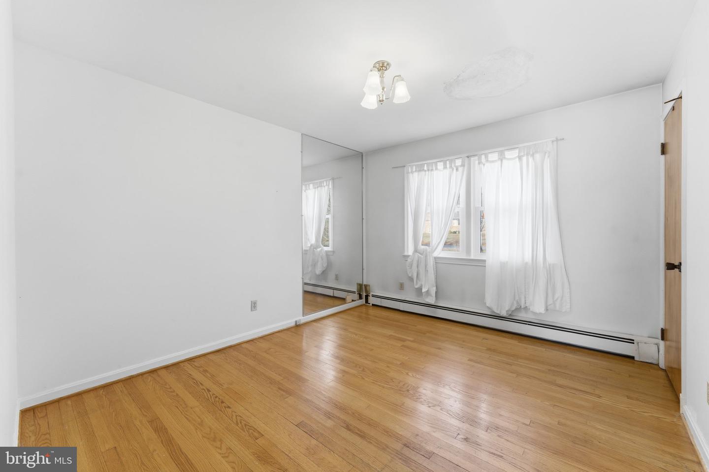 8819 SOUTHWICK ST, FAIRFAX, Virginia 22031, 4 Bedrooms Bedrooms, ,3 BathroomsBathrooms,Residential,For sale,8819 SOUTHWICK ST,VAFX2280406 MLS # VAFX2280406 8819 SOUTHWICK ST, FAIRFAX, Virginia 22031, 4 Bedrooms Bedrooms, ,3 BathroomsBathrooms,Residential,For sale,8819 SOUTHWICK ST,VAFX2280406 MLS # VAFX2280406