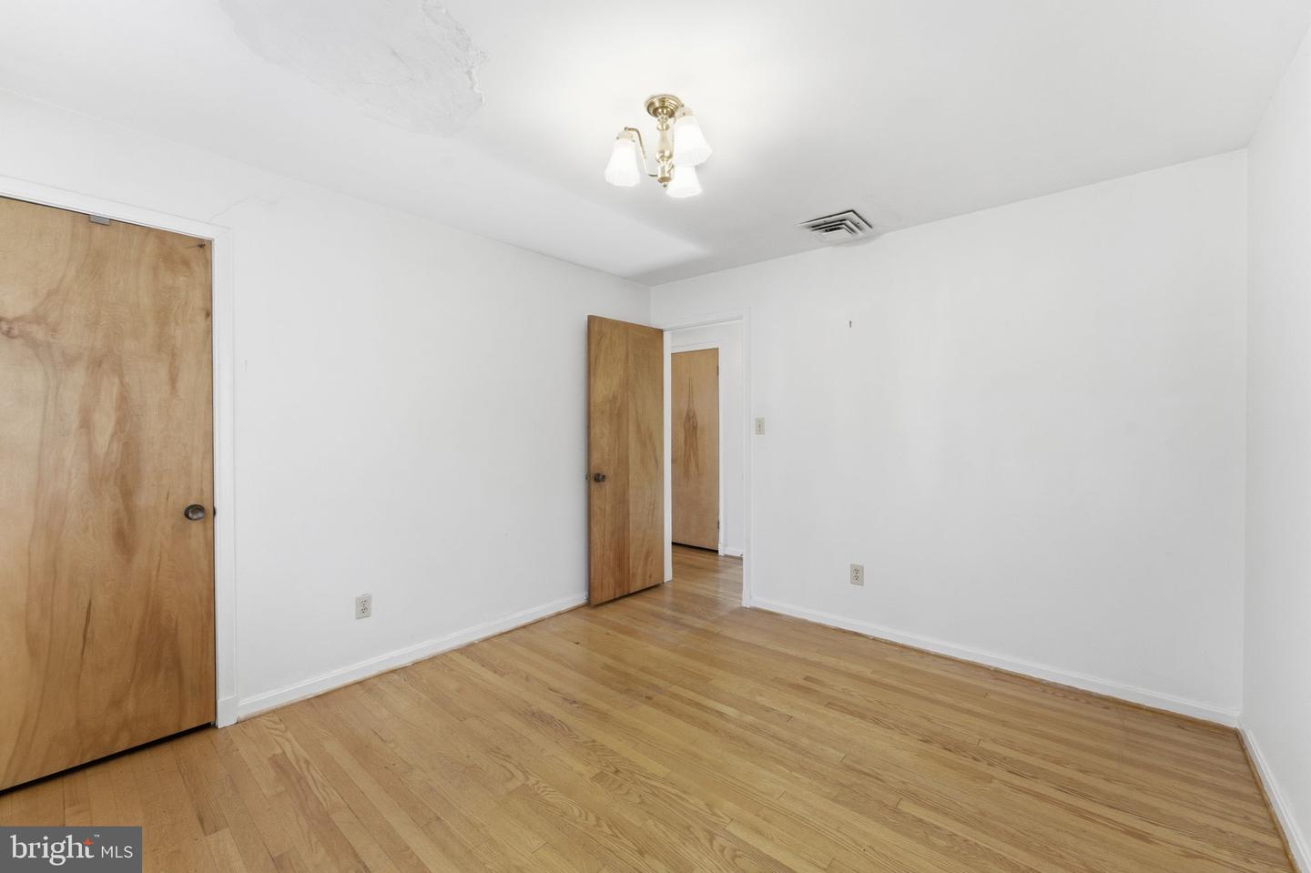 8819 SOUTHWICK ST, FAIRFAX, Virginia 22031, 4 Bedrooms Bedrooms, ,3 BathroomsBathrooms,Residential,For sale,8819 SOUTHWICK ST,VAFX2280406 MLS # VAFX2280406 8819 SOUTHWICK ST, FAIRFAX, Virginia 22031, 4 Bedrooms Bedrooms, ,3 BathroomsBathrooms,Residential,For sale,8819 SOUTHWICK ST,VAFX2280406 MLS # VAFX2280406