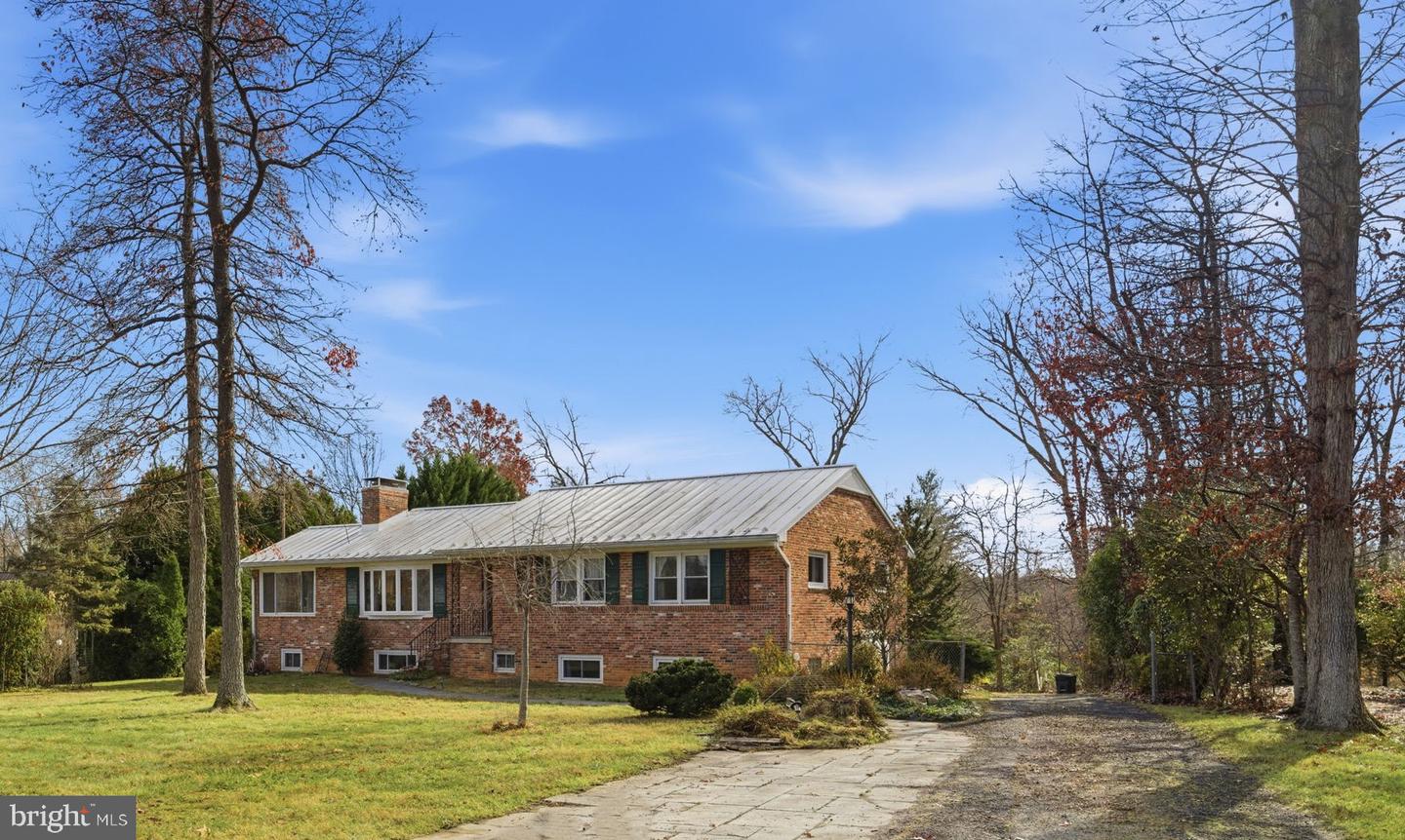 8819 SOUTHWICK ST, FAIRFAX, Virginia 22031, 4 Bedrooms Bedrooms, ,3 BathroomsBathrooms,Residential,For sale,8819 SOUTHWICK ST,VAFX2280406 MLS # VAFX2280406 8819 SOUTHWICK ST, FAIRFAX, Virginia 22031, 4 Bedrooms Bedrooms, ,3 BathroomsBathrooms,Residential,For sale,8819 SOUTHWICK ST,VAFX2280406 MLS # VAFX2280406