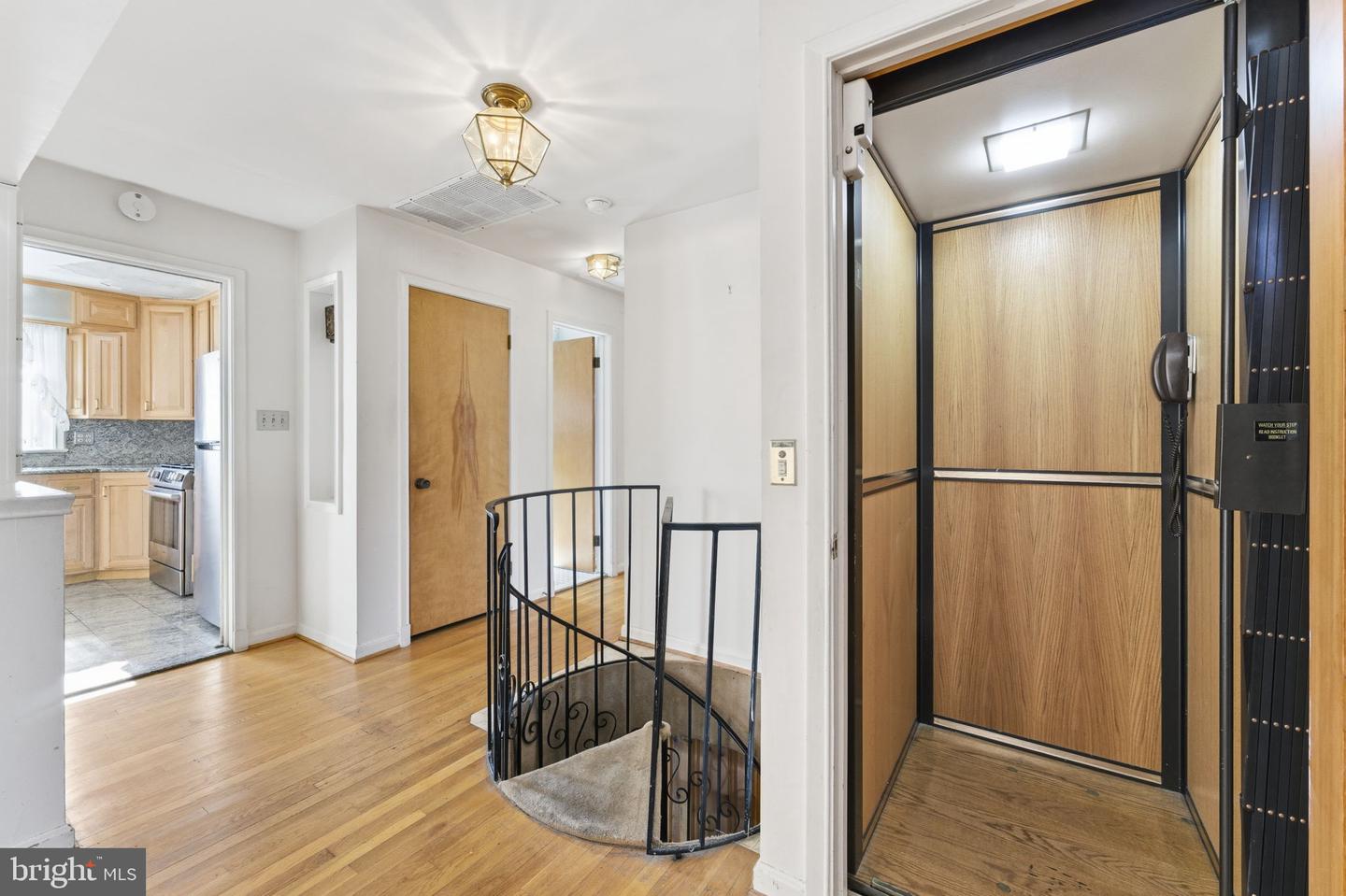 8819 SOUTHWICK ST, FAIRFAX, Virginia 22031, 4 Bedrooms Bedrooms, ,3 BathroomsBathrooms,Residential,For sale,8819 SOUTHWICK ST,VAFX2280406 MLS # VAFX2280406 8819 SOUTHWICK ST, FAIRFAX, Virginia 22031, 4 Bedrooms Bedrooms, ,3 BathroomsBathrooms,Residential,For sale,8819 SOUTHWICK ST,VAFX2280406 MLS # VAFX2280406