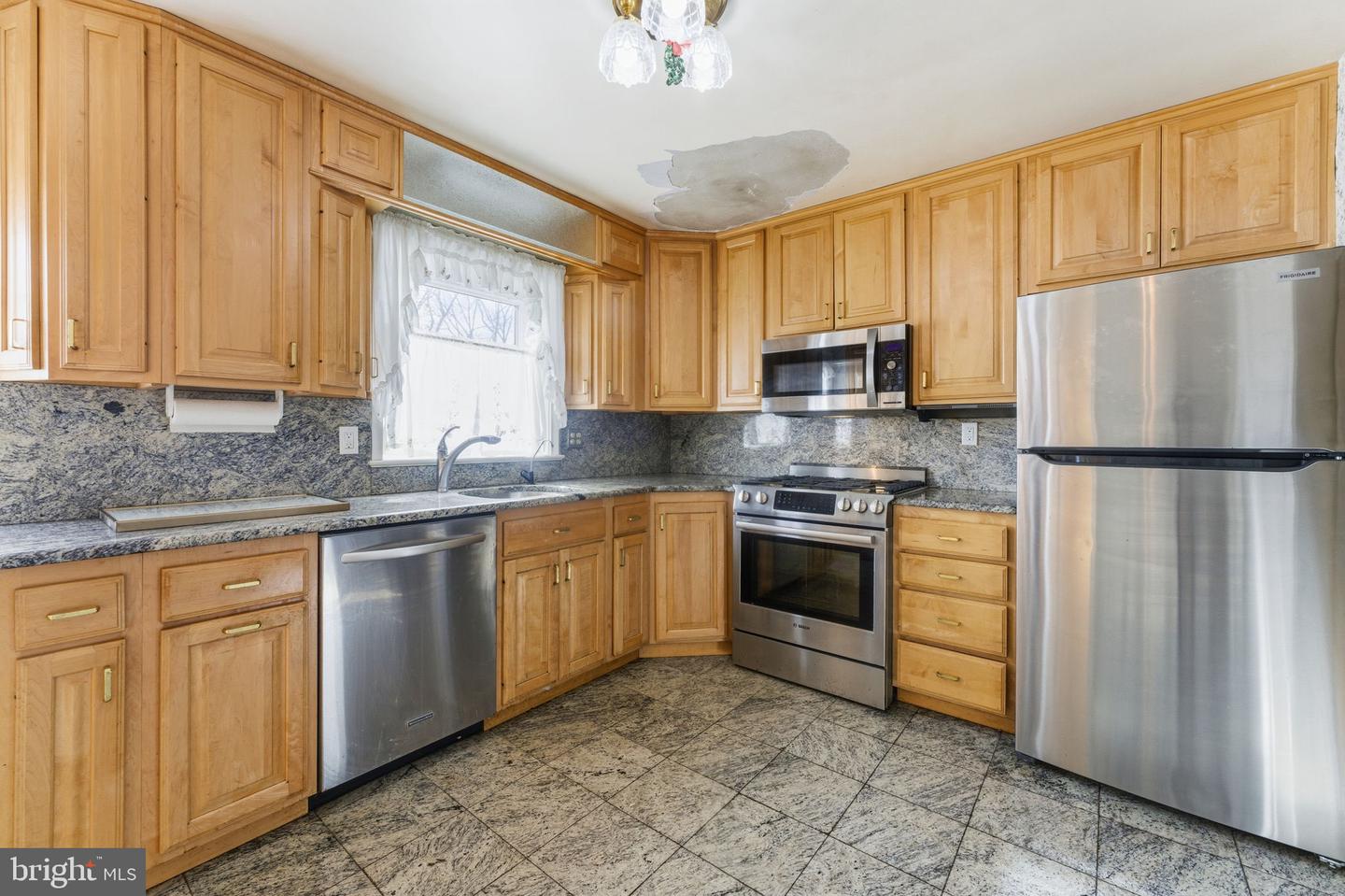 8819 SOUTHWICK ST, FAIRFAX, Virginia 22031, 4 Bedrooms Bedrooms, ,3 BathroomsBathrooms,Residential,For sale,8819 SOUTHWICK ST,VAFX2280406 MLS # VAFX2280406 8819 SOUTHWICK ST, FAIRFAX, Virginia 22031, 4 Bedrooms Bedrooms, ,3 BathroomsBathrooms,Residential,For sale,8819 SOUTHWICK ST,VAFX2280406 MLS # VAFX2280406