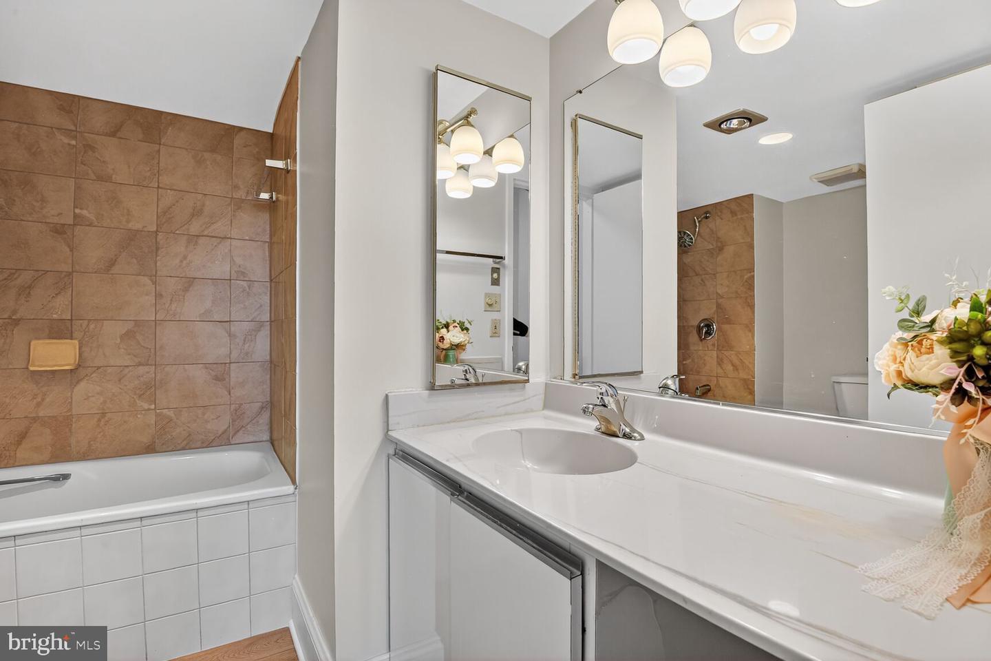 1808 OLD MEADOW RD #507, MCLEAN, Virginia 22102, 1 Bedroom Bedrooms, ,1 BathroomBathrooms,Residential,For sale,1808 OLD MEADOW RD #507,VAFX2280424 MLS # VAFX2280424