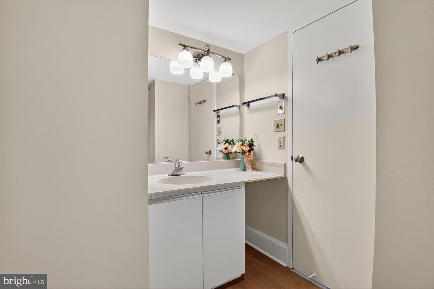 1808 OLD MEADOW RD #507, MCLEAN, Virginia 22102, 1 Bedroom Bedrooms, ,1 BathroomBathrooms,Residential,For sale,1808 OLD MEADOW RD #507,VAFX2280424 MLS # VAFX2280424