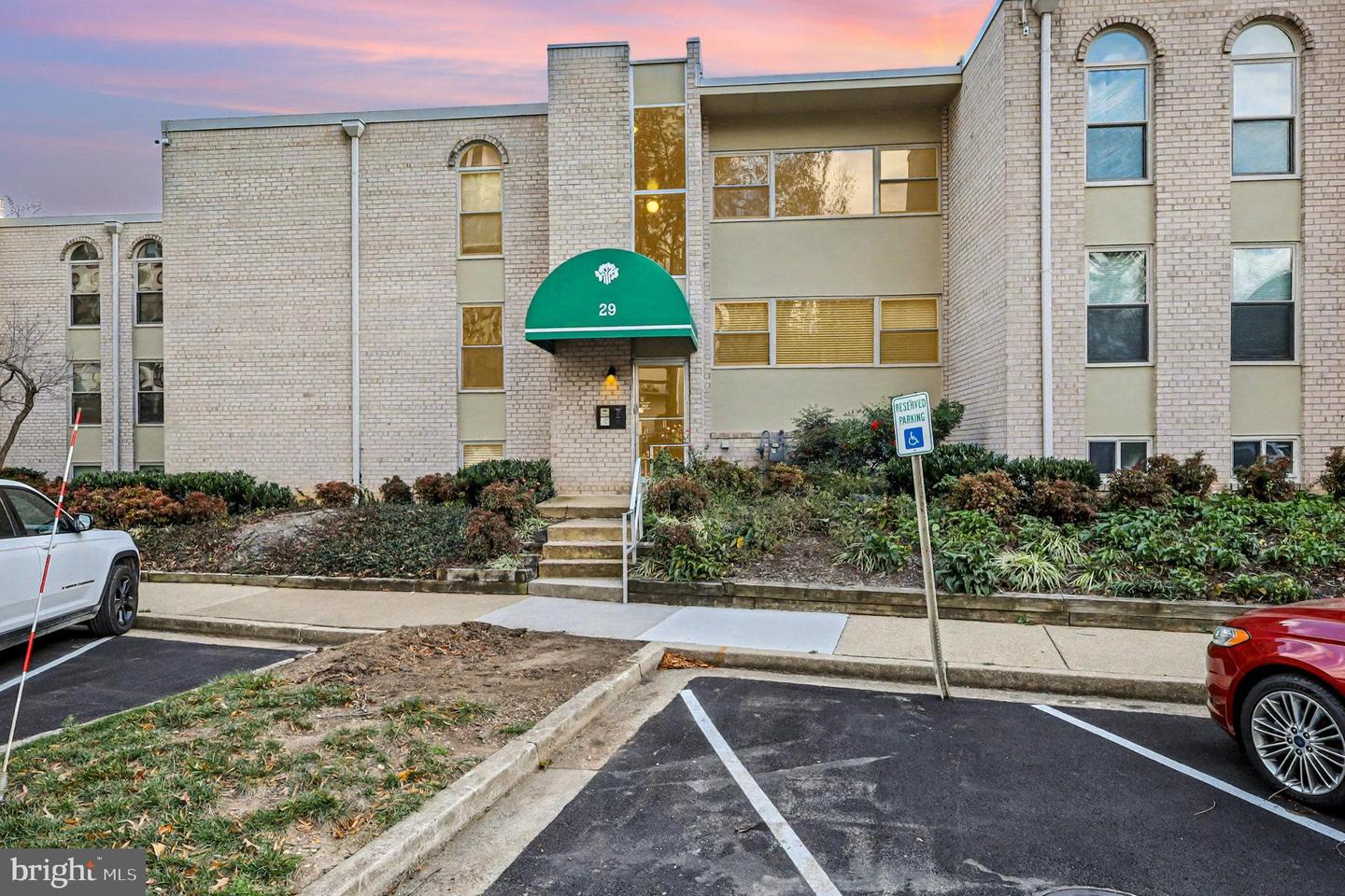 29 CANTERBURY SQ #201, ALEXANDRIA, Virginia 22304, 2 Bedrooms Bedrooms, ,1 BathroomBathrooms,Residential,For sale,29 CANTERBURY SQ #201,VAAX2052044 MLS # VAAX2052044 29 CANTERBURY SQ #201, ALEXANDRIA, Virginia 22304, 2 Bedrooms Bedrooms, ,1 BathroomBathrooms,Residential,For sale,29 CANTERBURY SQ #201,VAAX2052044 MLS # VAAX2052044