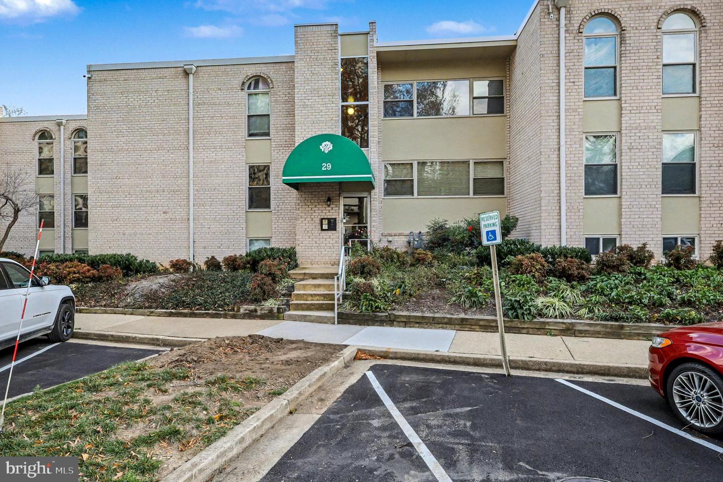 29 CANTERBURY SQ #201, ALEXANDRIA, Virginia 22304, 2 Bedrooms Bedrooms, ,1 BathroomBathrooms,Residential,For sale,29 CANTERBURY SQ #201,VAAX2052044 MLS # VAAX2052044 29 CANTERBURY SQ #201, ALEXANDRIA, Virginia 22304, 2 Bedrooms Bedrooms, ,1 BathroomBathrooms,Residential,For sale,29 CANTERBURY SQ #201,VAAX2052044 MLS # VAAX2052044