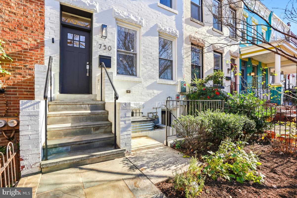 750 13TH ST SE, WASHINGTON, District Of Columbia 20003, 4 Bedrooms Bedrooms, ,3 BathroomsBathrooms,Residential,For sale,750 13TH ST SE,DCDC2233032 MLS # DCDC2233032