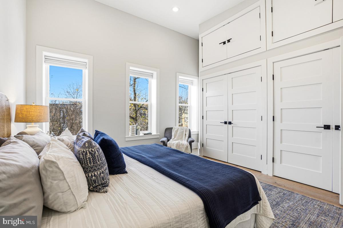 750 13TH ST SE, WASHINGTON, District Of Columbia 20003, 4 Bedrooms Bedrooms, ,3 BathroomsBathrooms,Residential,For sale,750 13TH ST SE,DCDC2233032 MLS # DCDC2233032