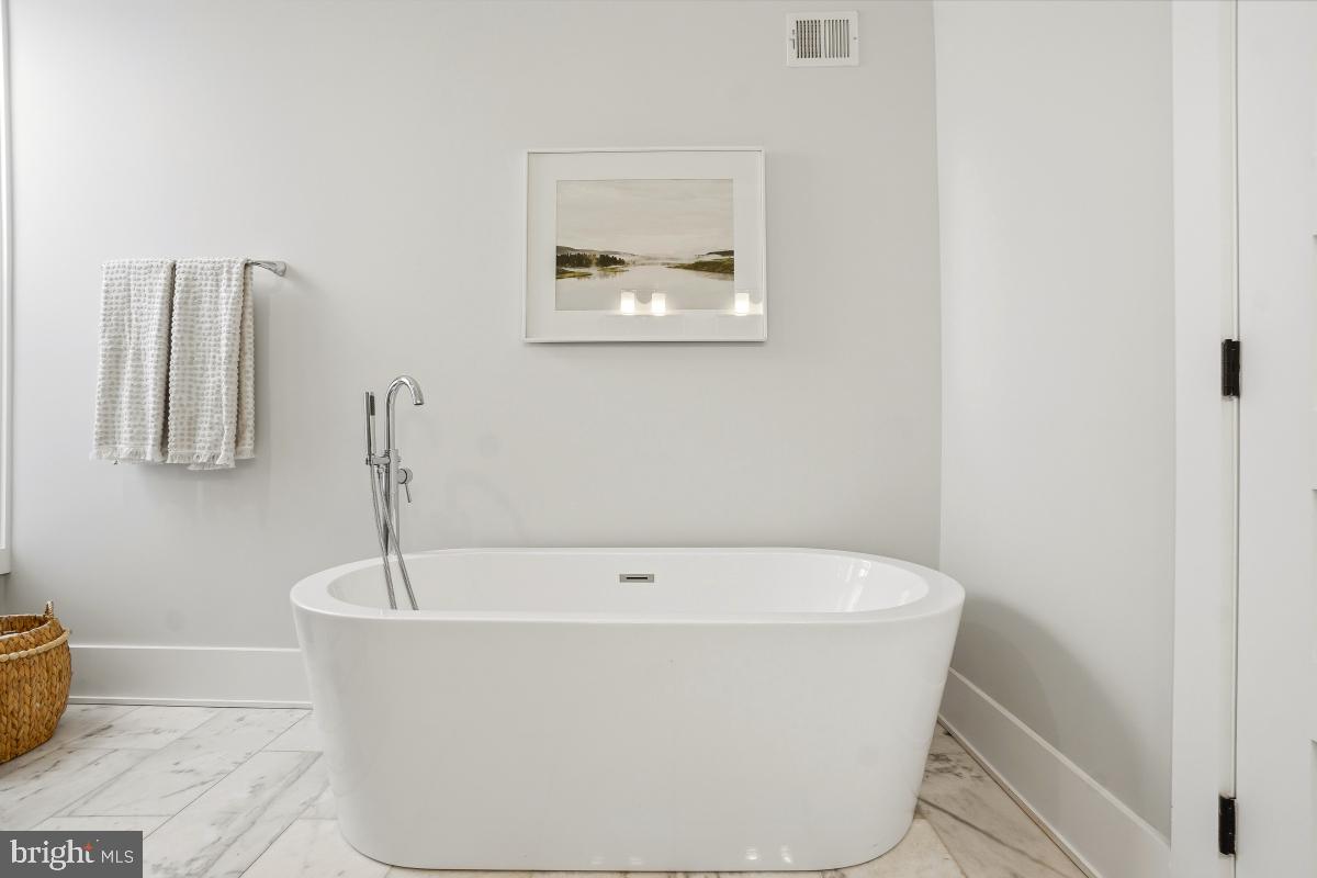 750 13TH ST SE, WASHINGTON, District Of Columbia 20003, 4 Bedrooms Bedrooms, ,3 BathroomsBathrooms,Residential,For sale,750 13TH ST SE,DCDC2233032 MLS # DCDC2233032