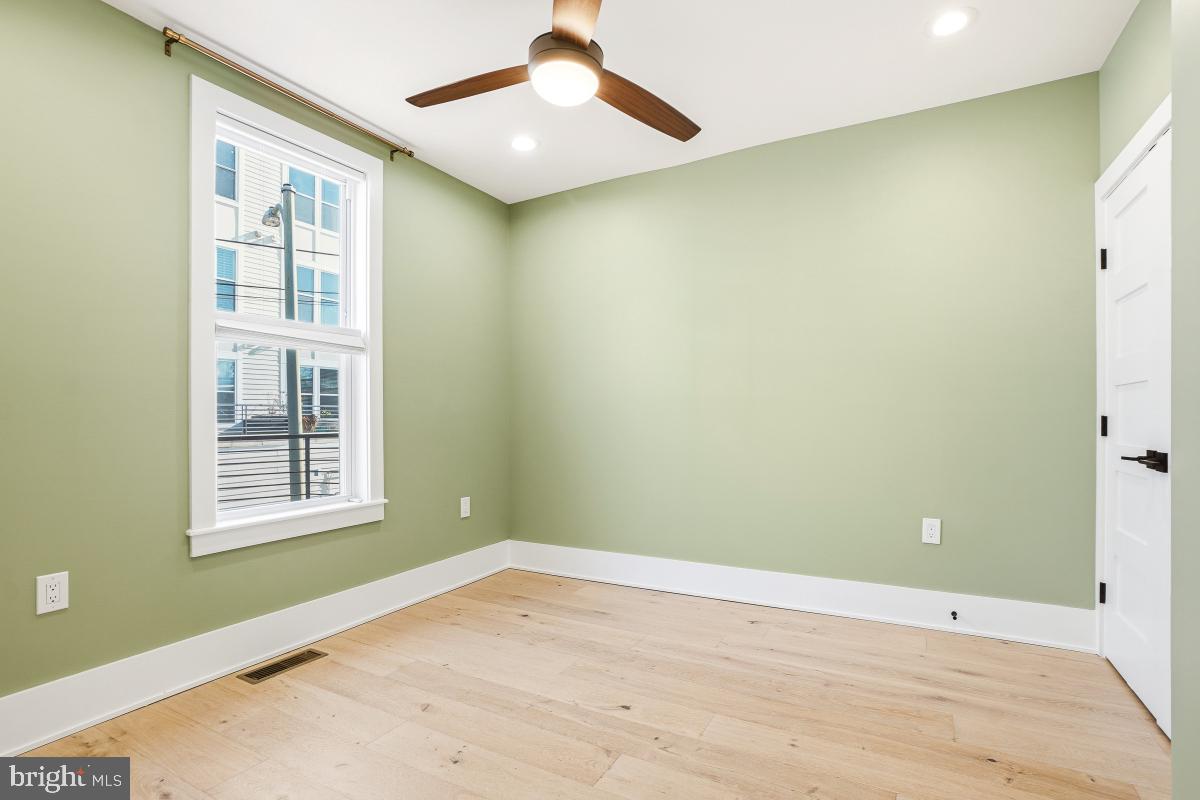 750 13TH ST SE, WASHINGTON, District Of Columbia 20003, 4 Bedrooms Bedrooms, ,3 BathroomsBathrooms,Residential,For sale,750 13TH ST SE,DCDC2233032 MLS # DCDC2233032