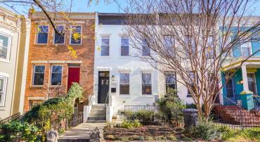 750 13TH ST SE, WASHINGTON, District Of Columbia 20003, 4 Bedrooms Bedrooms, ,3 BathroomsBathrooms,Residential,For sale,750 13TH ST SE,DCDC2233032 MLS # DCDC2233032