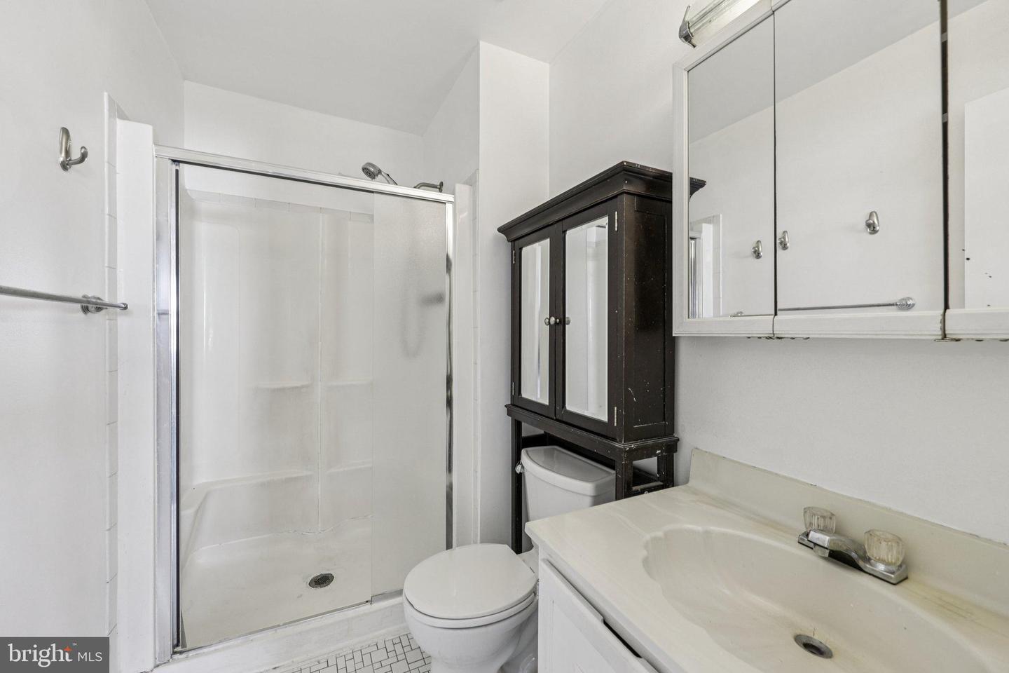 5037 HEAD CT, FAIRFAX, Virginia 22032, 3 Bedrooms Bedrooms, 6 Rooms Rooms,2 BathroomsBathrooms,Residential,For sale,5037 HEAD CT,VAFX2280856 MLS # VAFX2280856