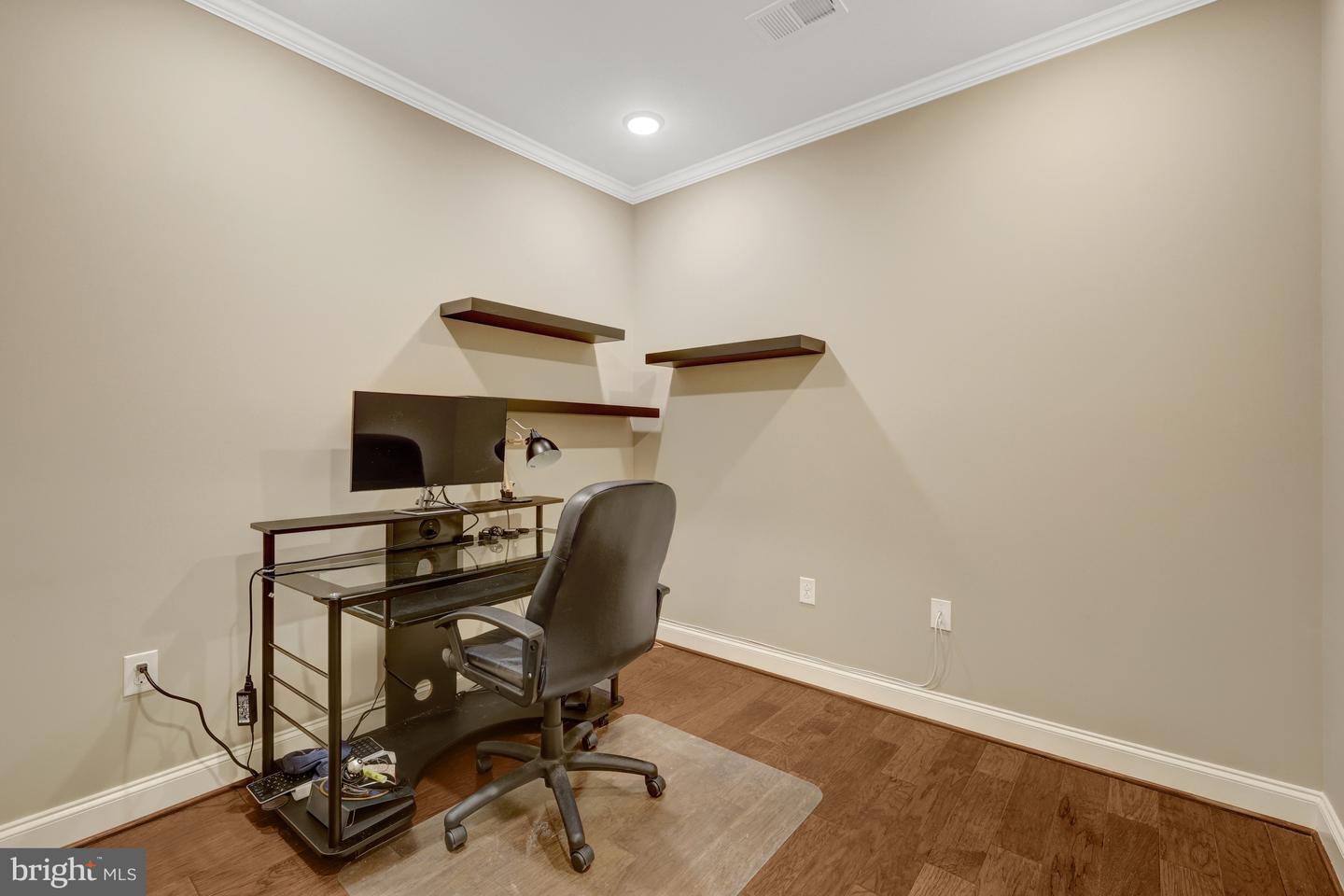 23631 HAVELOCK WALK TER #404, ASHBURN, Virginia 20148, 2 Bedrooms Bedrooms, ,2 BathroomsBathrooms,Residential,For sale,23631 HAVELOCK WALK TER #404,VALO2111814 MLS # VALO2111814