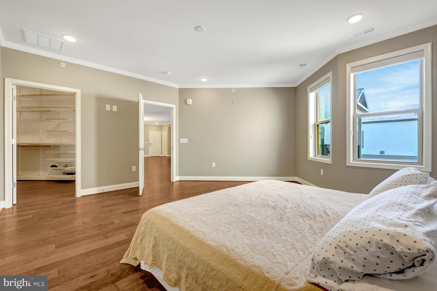 23631 HAVELOCK WALK TER #404, ASHBURN, Virginia 20148, 2 Bedrooms Bedrooms, ,2 BathroomsBathrooms,Residential,For sale,23631 HAVELOCK WALK TER #404,VALO2111814 MLS # VALO2111814