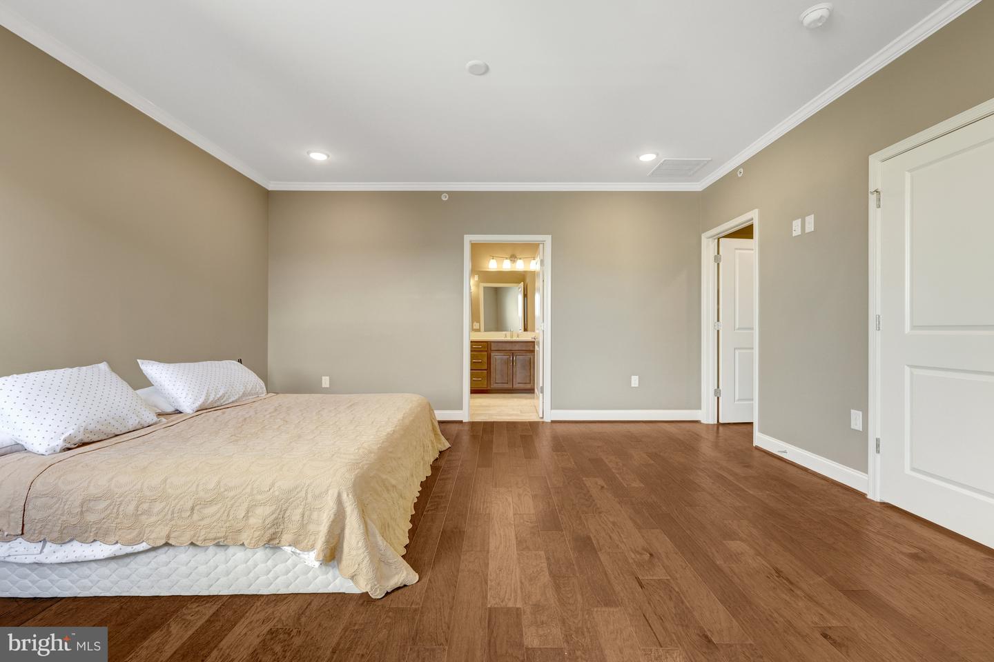 23631 HAVELOCK WALK TER #404, ASHBURN, Virginia 20148, 2 Bedrooms Bedrooms, ,2 BathroomsBathrooms,Residential,For sale,23631 HAVELOCK WALK TER #404,VALO2111814 MLS # VALO2111814