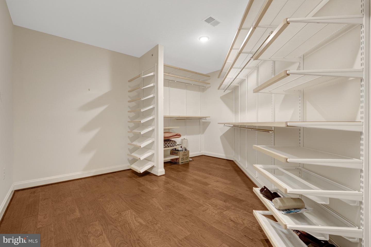 23631 HAVELOCK WALK TER #404, ASHBURN, Virginia 20148, 2 Bedrooms Bedrooms, ,2 BathroomsBathrooms,Residential,For sale,23631 HAVELOCK WALK TER #404,VALO2111814 MLS # VALO2111814