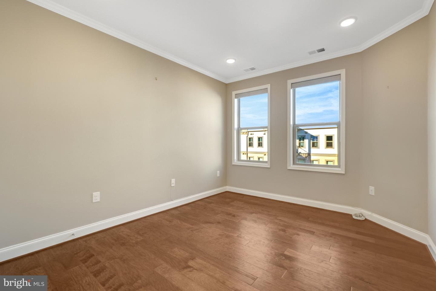 23631 HAVELOCK WALK TER #404, ASHBURN, Virginia 20148, 2 Bedrooms Bedrooms, ,2 BathroomsBathrooms,Residential,For sale,23631 HAVELOCK WALK TER #404,VALO2111814 MLS # VALO2111814