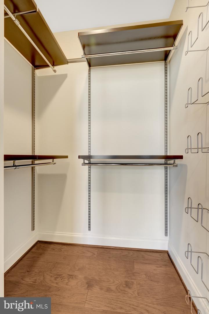 23631 HAVELOCK WALK TER #404, ASHBURN, Virginia 20148, 2 Bedrooms Bedrooms, ,2 BathroomsBathrooms,Residential,For sale,23631 HAVELOCK WALK TER #404,VALO2111814 MLS # VALO2111814