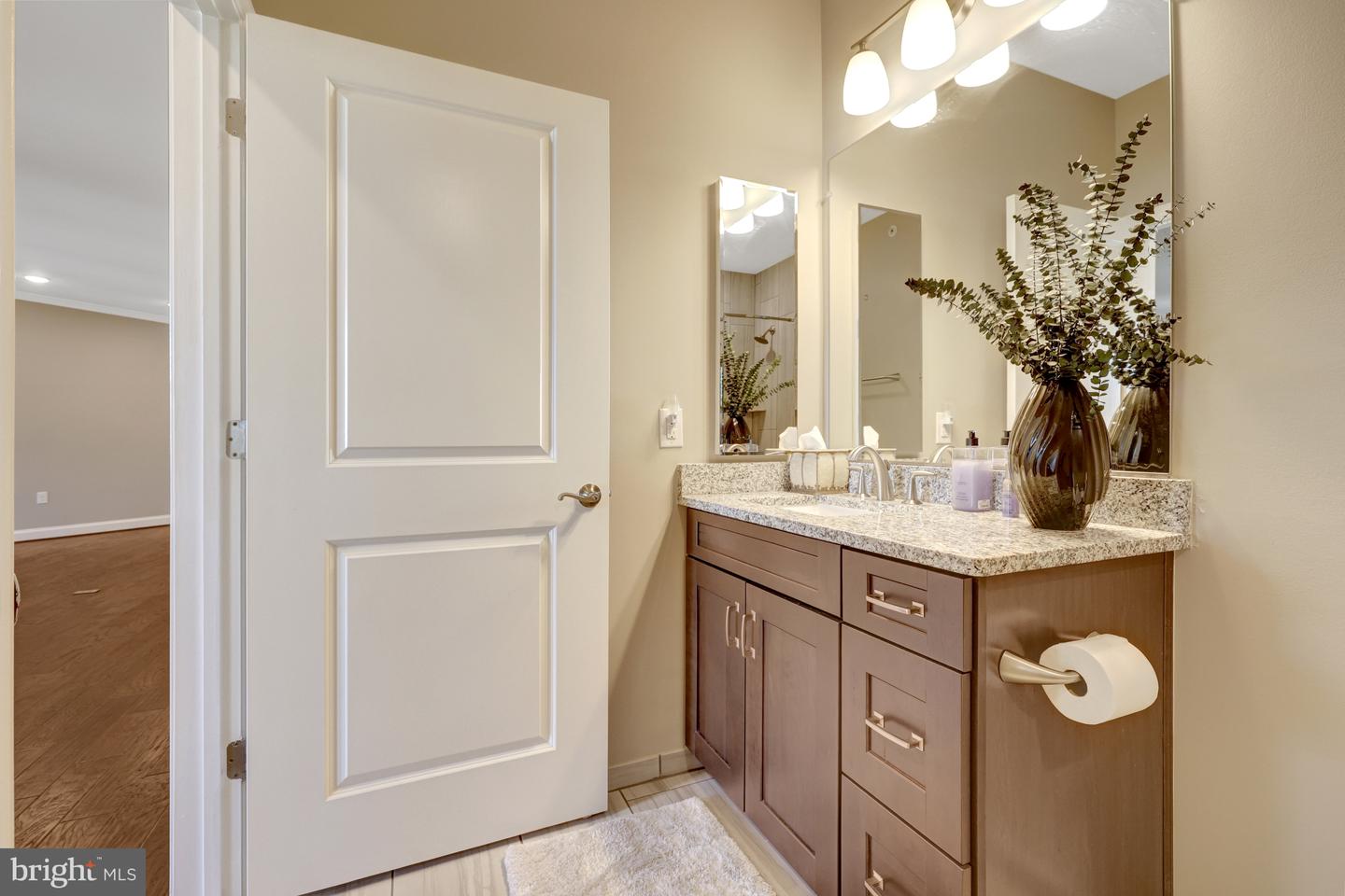 23631 HAVELOCK WALK TER #404, ASHBURN, Virginia 20148, 2 Bedrooms Bedrooms, ,2 BathroomsBathrooms,Residential,For sale,23631 HAVELOCK WALK TER #404,VALO2111814 MLS # VALO2111814