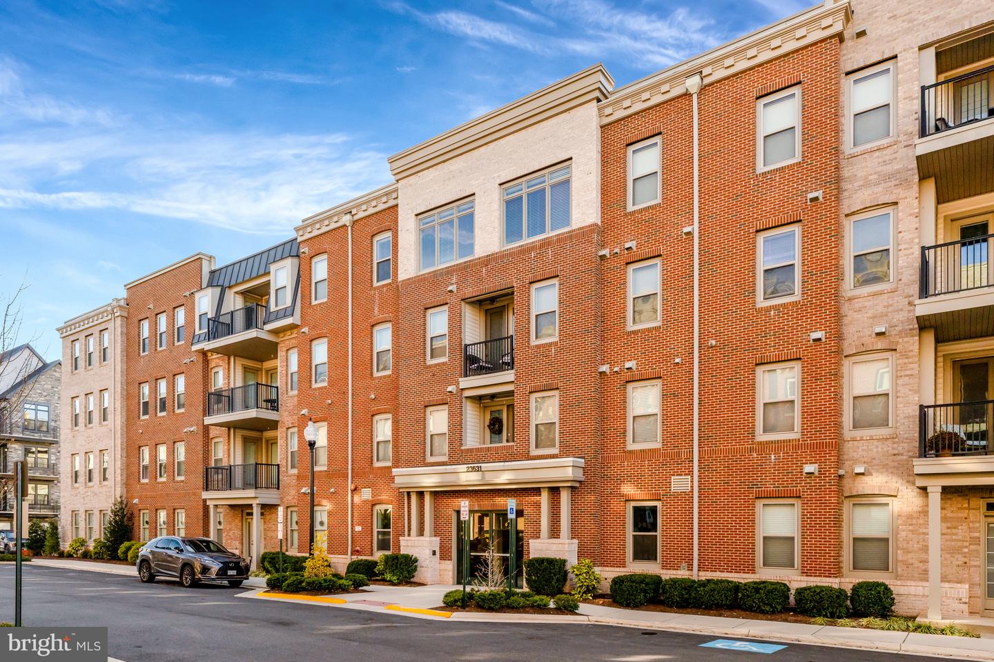 23631 HAVELOCK WALK TER #404, ASHBURN, Virginia 20148, 2 Bedrooms Bedrooms, ,2 BathroomsBathrooms,Residential,For sale,23631 HAVELOCK WALK TER #404,VALO2111814 MLS # VALO2111814