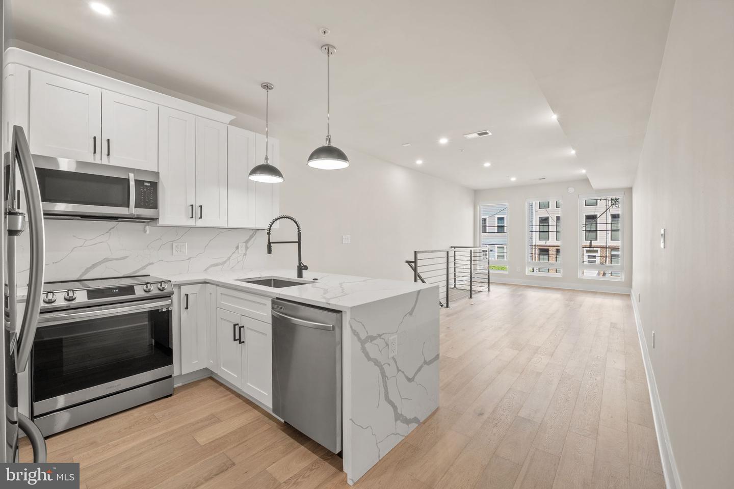 1923 CAPITOL AVE NE #2, WASHINGTON, District Of Columbia 20002, 3 Bedrooms Bedrooms, ,3 BathroomsBathrooms,Residential,For sale,1923 CAPITOL AVE NE #2,DCDC2233426 MLS # DCDC2233426