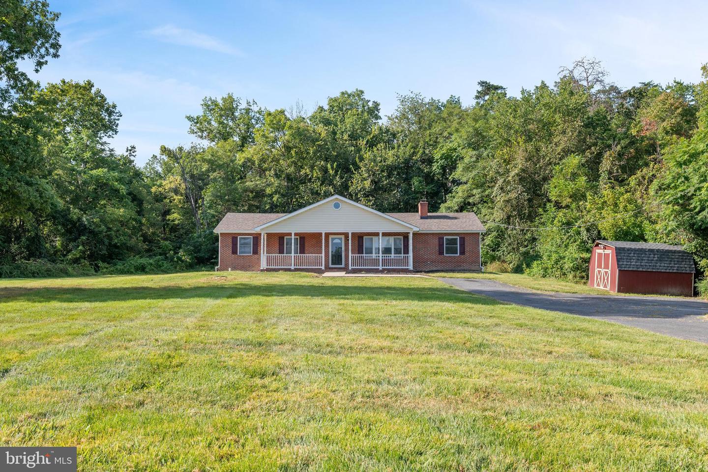 6075 STRASBURG RD, STRASBURG, Virginia 22657, 4 Bedrooms Bedrooms, ,2 BathroomsBathrooms,Residential,For sale,6075 STRASBURG RD,VAWR2010548 MLS # VAWR2010548