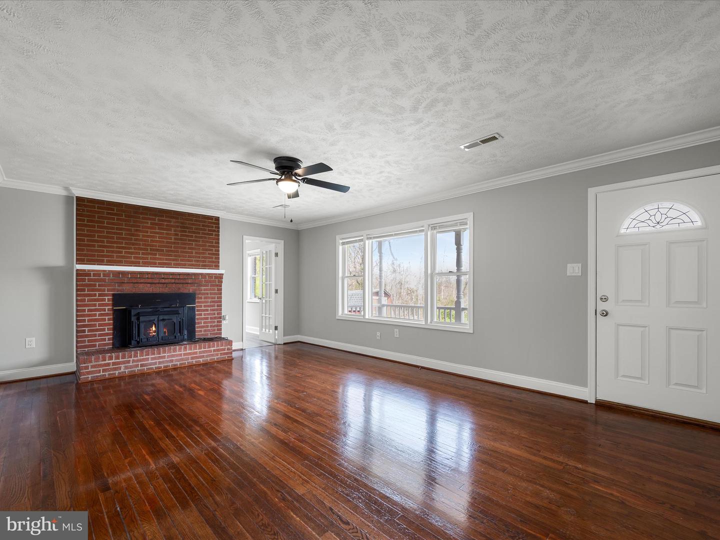 6075 STRASBURG RD, STRASBURG, Virginia 22657, 4 Bedrooms Bedrooms, ,2 BathroomsBathrooms,Residential,For sale,6075 STRASBURG RD,VAWR2010548 MLS # VAWR2010548