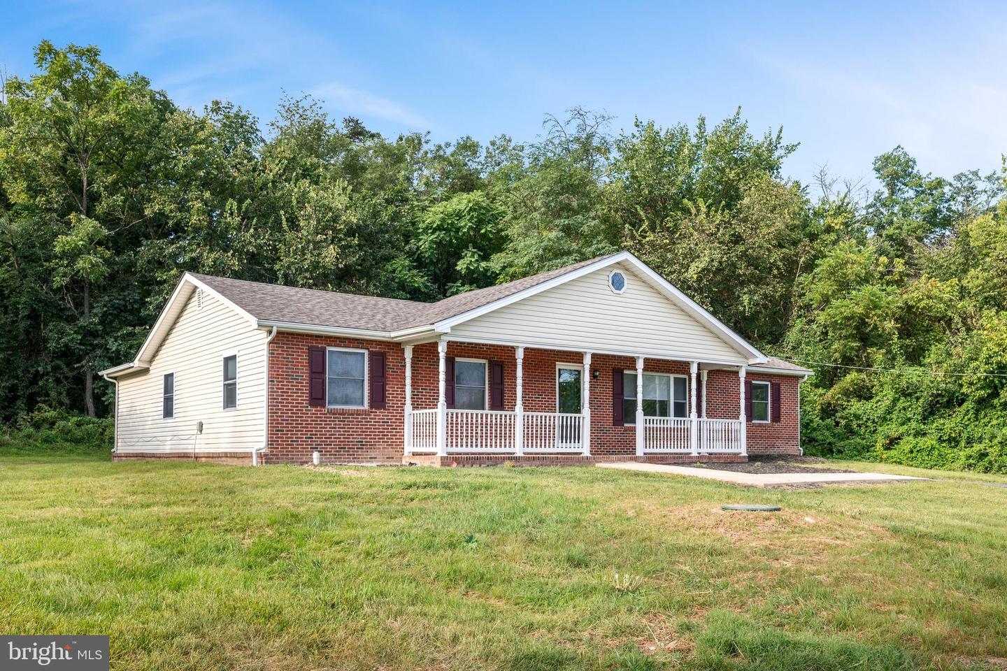 6075 STRASBURG RD, STRASBURG, Virginia 22657, 4 Bedrooms Bedrooms, ,2 BathroomsBathrooms,Residential,For sale,6075 STRASBURG RD,VAWR2010548 MLS # VAWR2010548