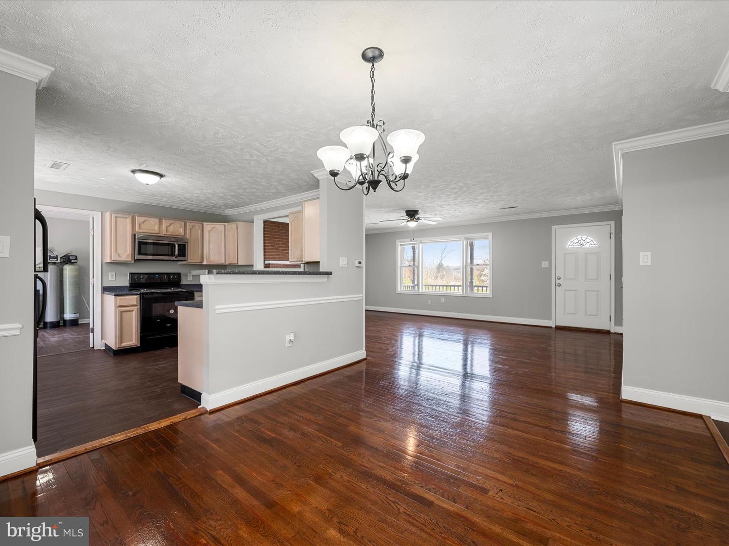 6075 STRASBURG RD, STRASBURG, Virginia 22657, 4 Bedrooms Bedrooms, ,2 BathroomsBathrooms,Residential,For sale,6075 STRASBURG RD,VAWR2010548 MLS # VAWR2010548