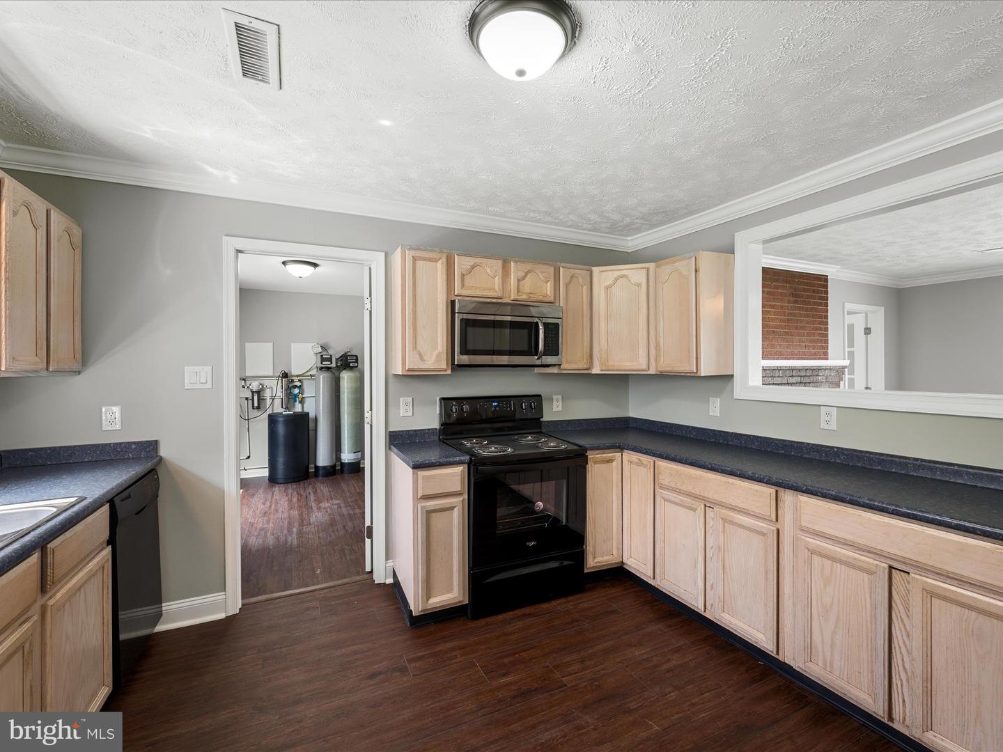 6075 STRASBURG RD, STRASBURG, Virginia 22657, 4 Bedrooms Bedrooms, ,2 BathroomsBathrooms,Residential,For sale,6075 STRASBURG RD,VAWR2010548 MLS # VAWR2010548