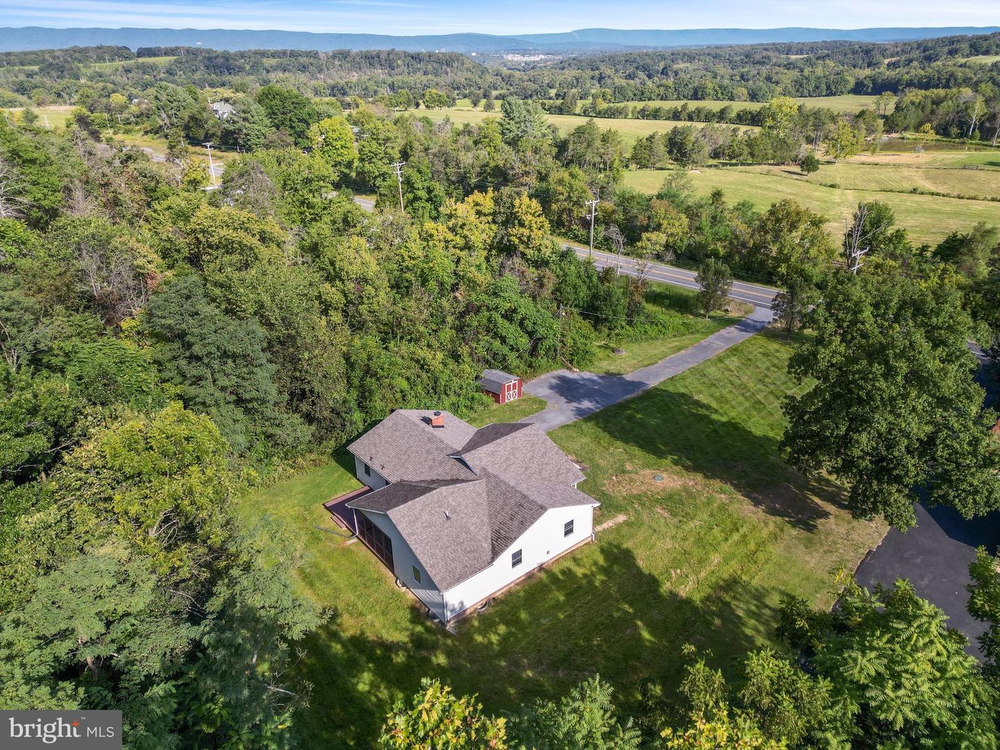 6075 STRASBURG RD, STRASBURG, Virginia 22657, 4 Bedrooms Bedrooms, ,2 BathroomsBathrooms,Residential,For sale,6075 STRASBURG RD,VAWR2010548 MLS # VAWR2010548