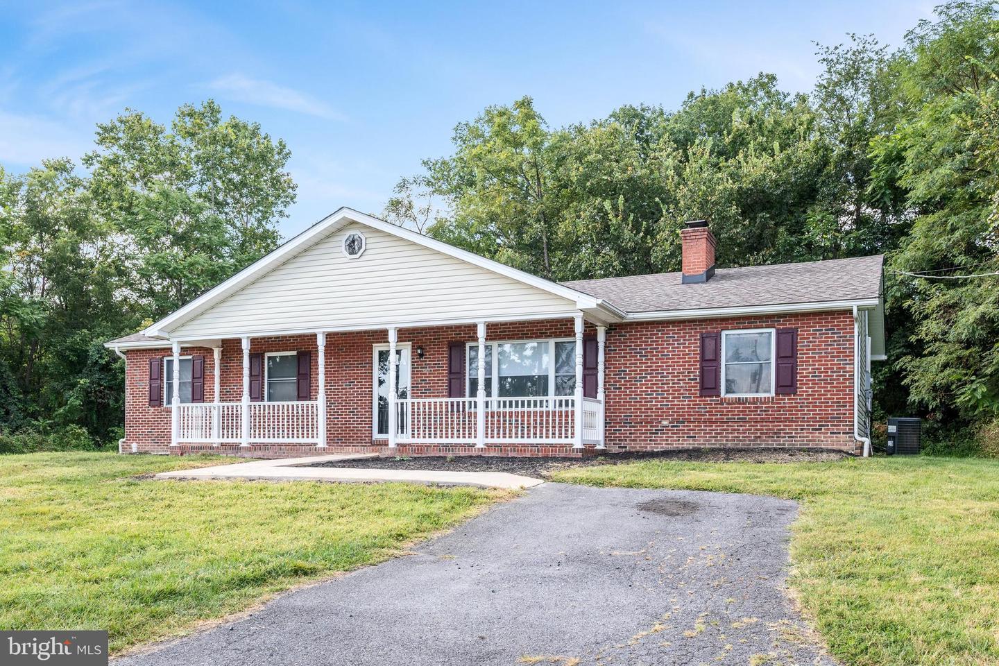 6075 STRASBURG RD, STRASBURG, Virginia 22657, 4 Bedrooms Bedrooms, ,2 BathroomsBathrooms,Residential,For sale,6075 STRASBURG RD,VAWR2010548 MLS # VAWR2010548