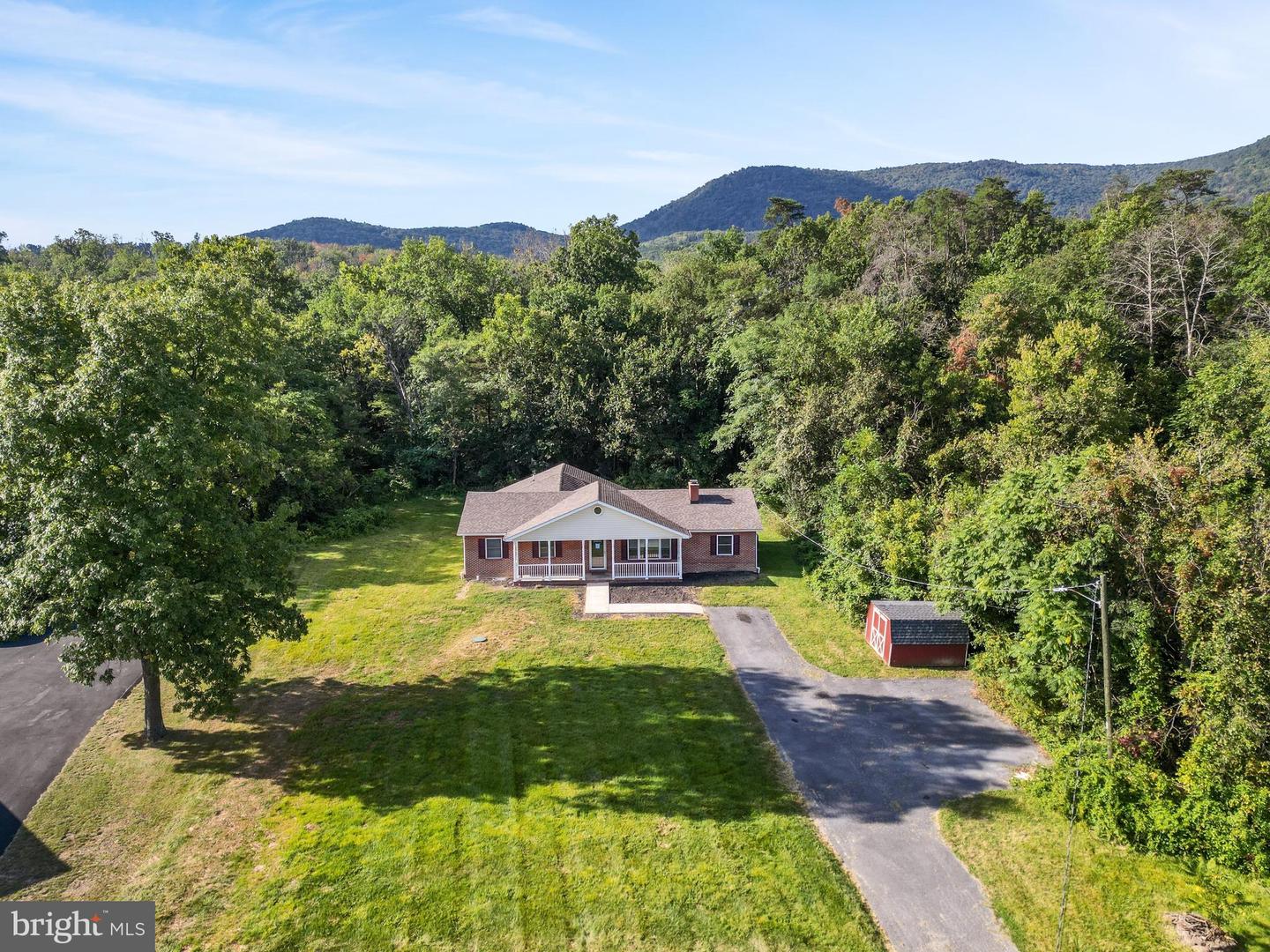 6075 STRASBURG RD, STRASBURG, Virginia 22657, 4 Bedrooms Bedrooms, ,2 BathroomsBathrooms,Residential,For sale,6075 STRASBURG RD,VAWR2010548 MLS # VAWR2010548