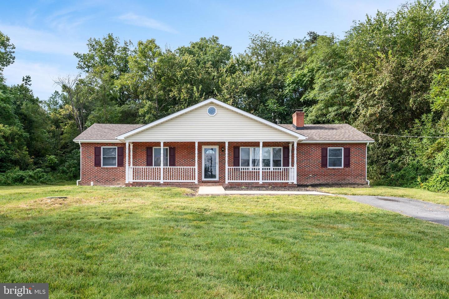 6075 STRASBURG RD, STRASBURG, Virginia 22657, 4 Bedrooms Bedrooms, ,2 BathroomsBathrooms,Residential,For sale,6075 STRASBURG RD,VAWR2010548 MLS # VAWR2010548