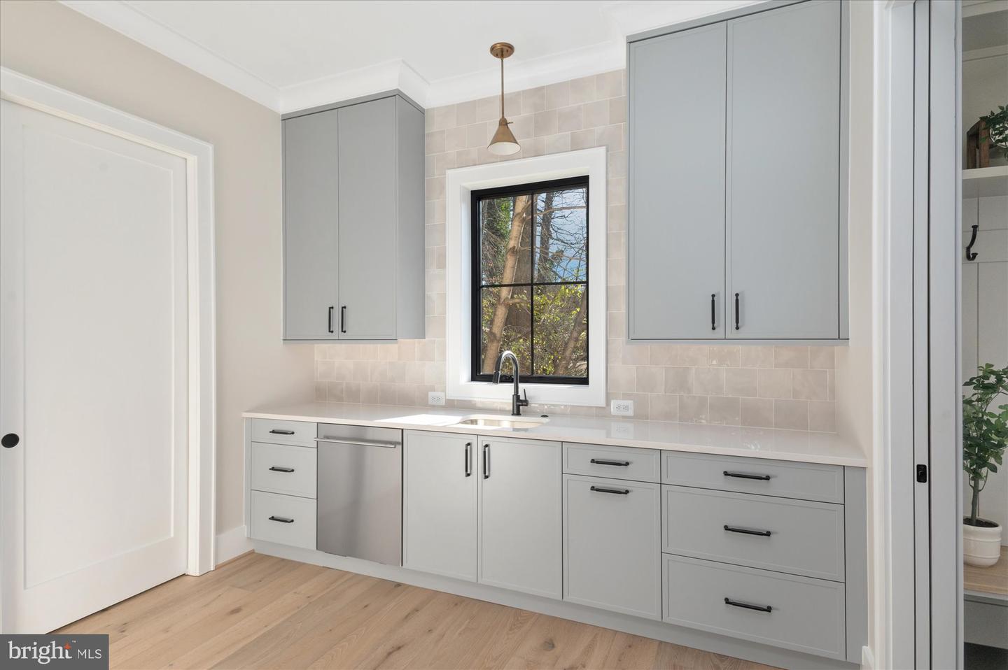 2929 N GREENCASTLE ST, ARLINGTON, Virginia 22207, 6 Bedrooms Bedrooms, ,6 BathroomsBathrooms,Residential,For sale,2929 N GREENCASTLE ST,VAAR2055410 MLS # VAAR2055410