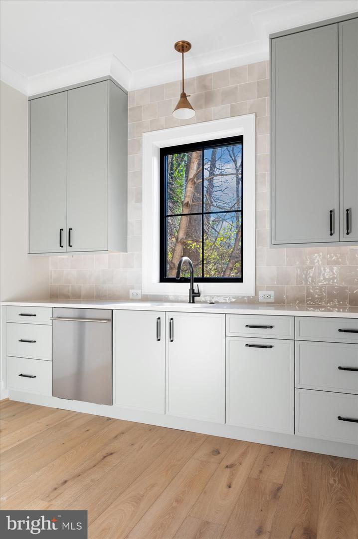 2929 N GREENCASTLE ST, ARLINGTON, Virginia 22207, 6 Bedrooms Bedrooms, ,6 BathroomsBathrooms,Residential,For sale,2929 N GREENCASTLE ST,VAAR2055410 MLS # VAAR2055410