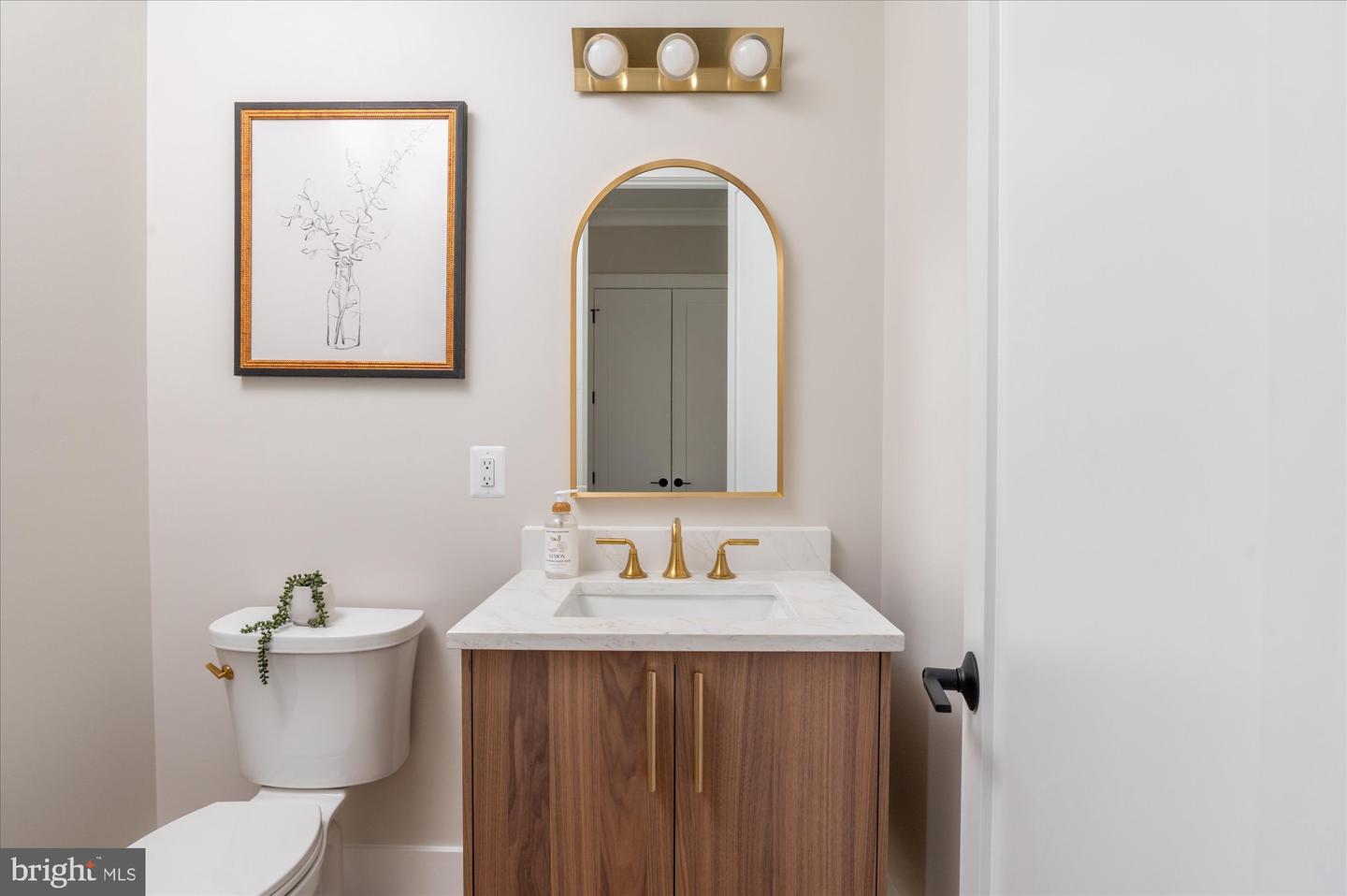 2929 N GREENCASTLE ST, ARLINGTON, Virginia 22207, 6 Bedrooms Bedrooms, ,6 BathroomsBathrooms,Residential,For sale,2929 N GREENCASTLE ST,VAAR2055410 MLS # VAAR2055410