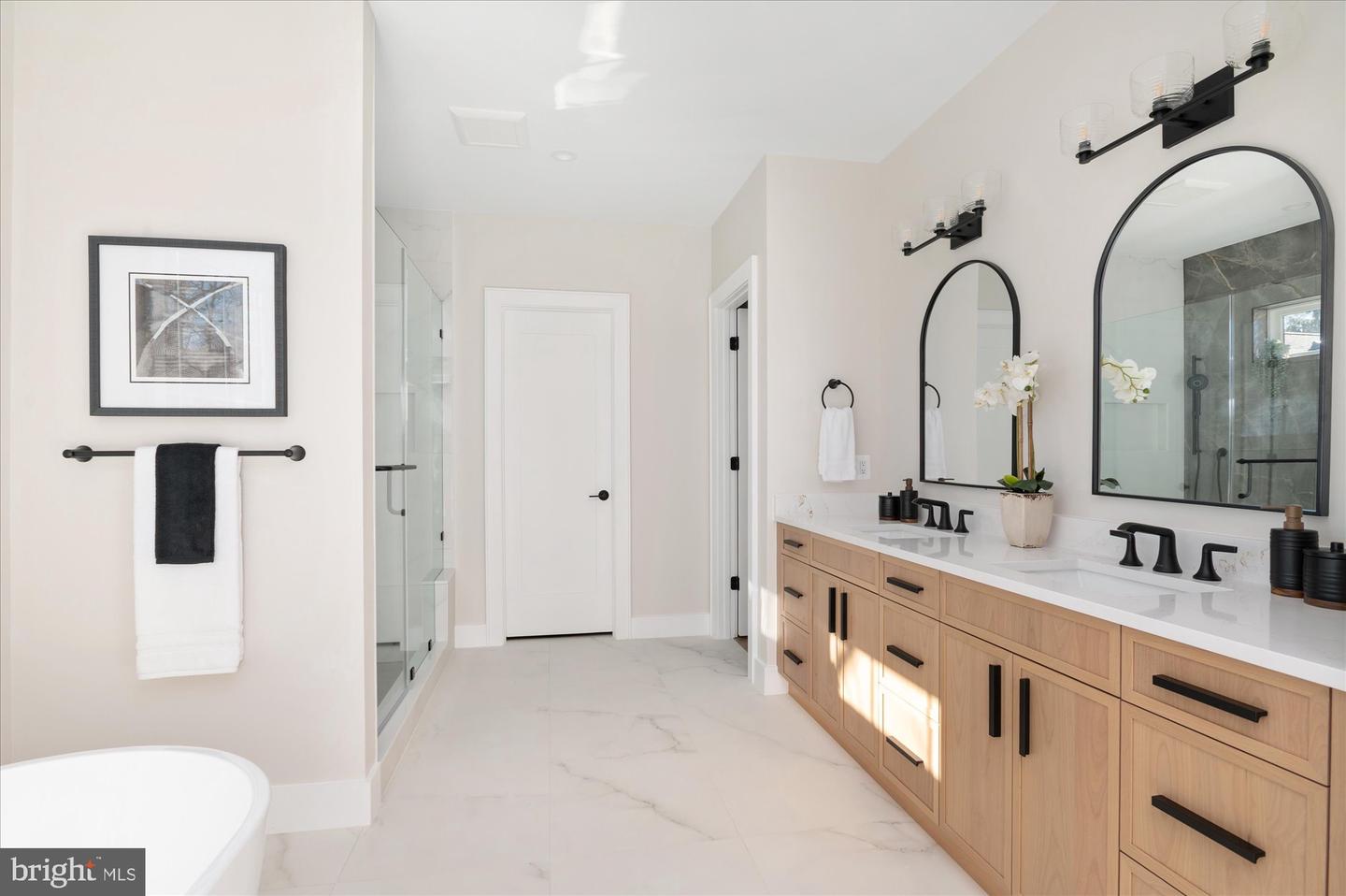 2929 N GREENCASTLE ST, ARLINGTON, Virginia 22207, 6 Bedrooms Bedrooms, ,6 BathroomsBathrooms,Residential,For sale,2929 N GREENCASTLE ST,VAAR2055410 MLS # VAAR2055410