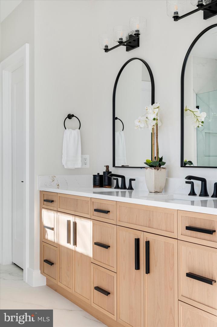 2929 N GREENCASTLE ST, ARLINGTON, Virginia 22207, 6 Bedrooms Bedrooms, ,6 BathroomsBathrooms,Residential,For sale,2929 N GREENCASTLE ST,VAAR2055410 MLS # VAAR2055410