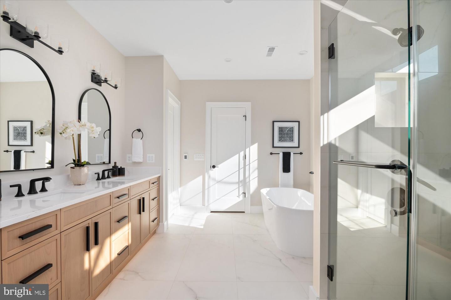 2929 N GREENCASTLE ST, ARLINGTON, Virginia 22207, 6 Bedrooms Bedrooms, ,6 BathroomsBathrooms,Residential,For sale,2929 N GREENCASTLE ST,VAAR2055410 MLS # VAAR2055410