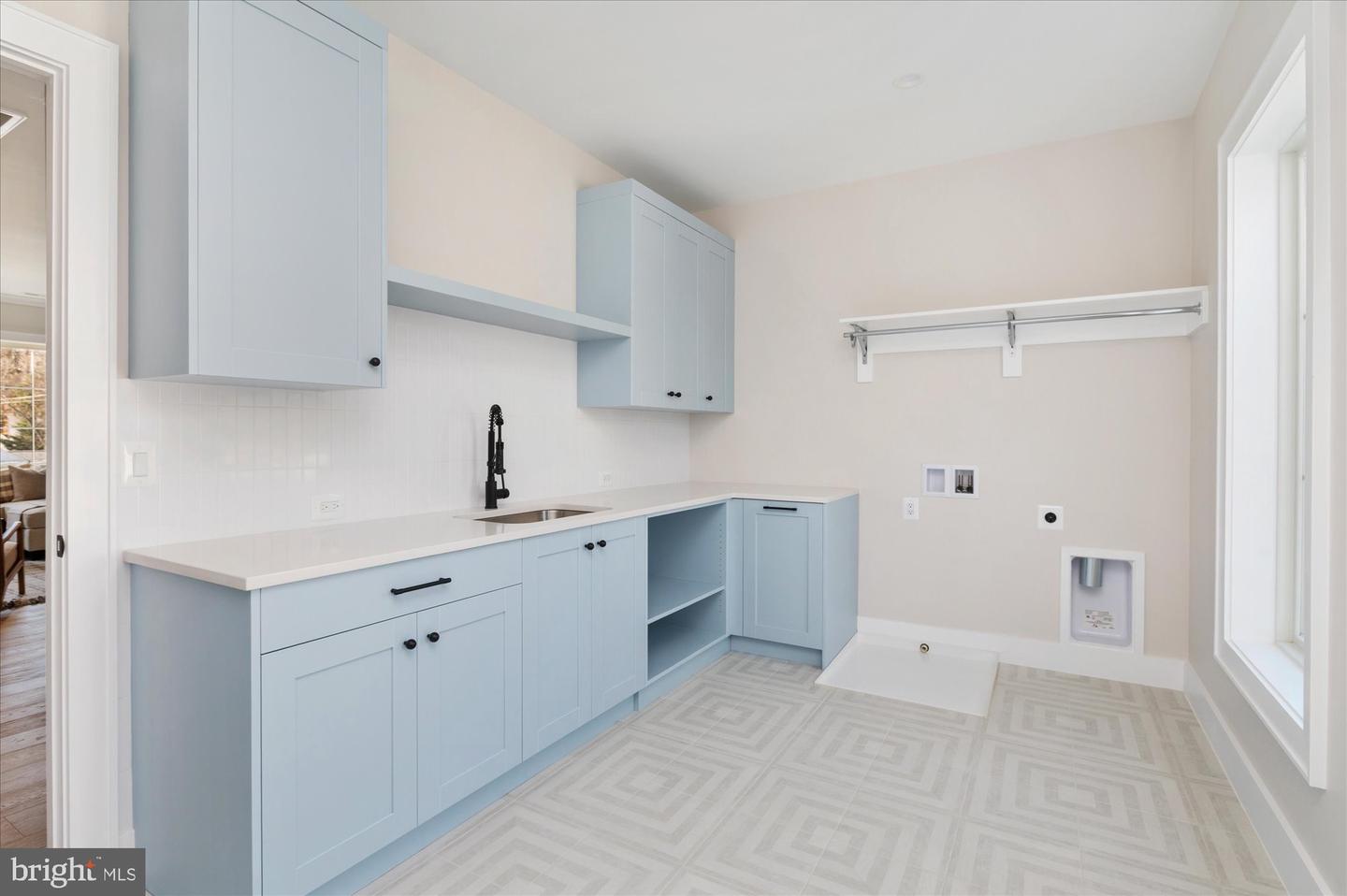 2929 N GREENCASTLE ST, ARLINGTON, Virginia 22207, 6 Bedrooms Bedrooms, ,6 BathroomsBathrooms,Residential,For sale,2929 N GREENCASTLE ST,VAAR2055410 MLS # VAAR2055410