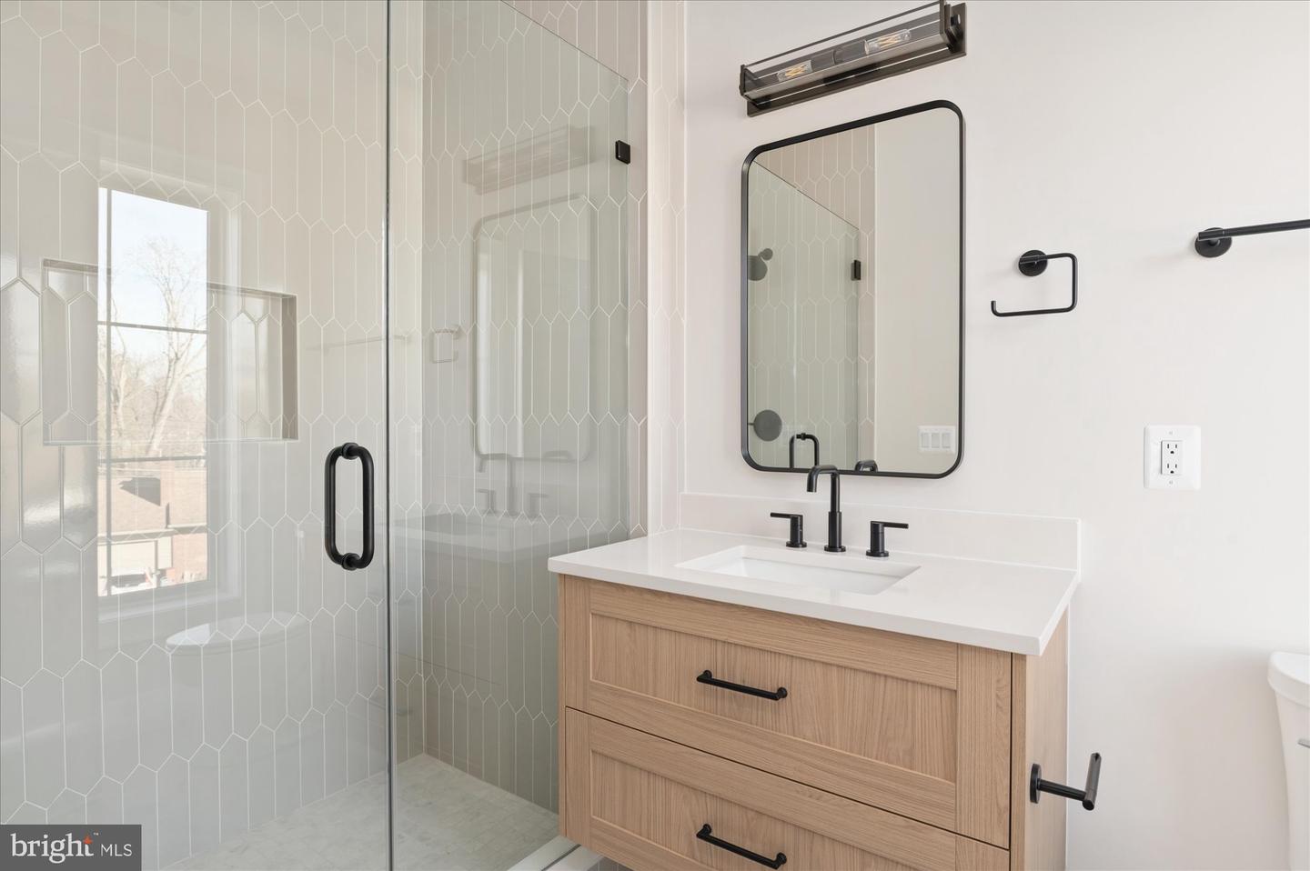 2929 N GREENCASTLE ST, ARLINGTON, Virginia 22207, 6 Bedrooms Bedrooms, ,6 BathroomsBathrooms,Residential,For sale,2929 N GREENCASTLE ST,VAAR2055410 MLS # VAAR2055410