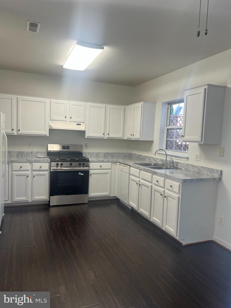 9418 BLACK HAWK CT, MANASSAS PARK, Virginia 20111, 3 Bedrooms Bedrooms, ,2 BathroomsBathrooms,Residential,For sale,9418 BLACK HAWK CT,VAMP2003348 MLS # VAMP2003348 9418 BLACK HAWK CT, MANASSAS PARK, Virginia 20111, 3 Bedrooms Bedrooms, ,2 BathroomsBathrooms,Residential,For sale,9418 BLACK HAWK CT,VAMP2003348 MLS # VAMP2003348