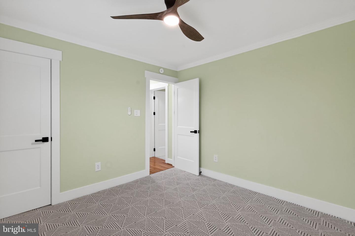 1943 S LOWELL ST, ARLINGTON, Virginia 22204, 2 Bedrooms Bedrooms, ,2 BathroomsBathrooms,Residential,For sale,1943 S LOWELL ST,VAAR2066308 MLS # VAAR2066308