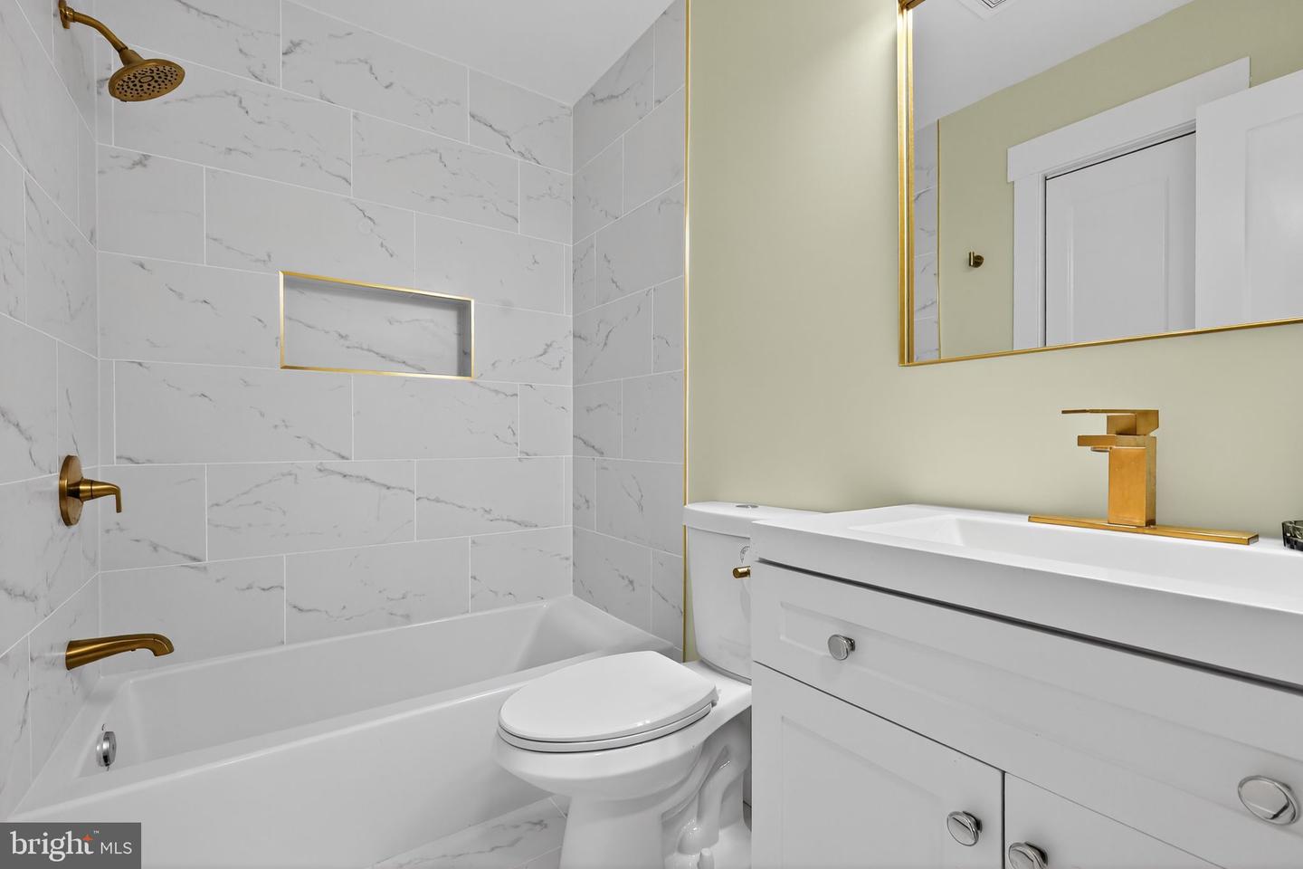 1943 S LOWELL ST, ARLINGTON, Virginia 22204, 2 Bedrooms Bedrooms, ,2 BathroomsBathrooms,Residential,For sale,1943 S LOWELL ST,VAAR2066308 MLS # VAAR2066308