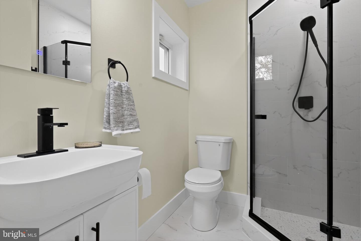 1943 S LOWELL ST, ARLINGTON, Virginia 22204, 2 Bedrooms Bedrooms, ,2 BathroomsBathrooms,Residential,For sale,1943 S LOWELL ST,VAAR2066308 MLS # VAAR2066308