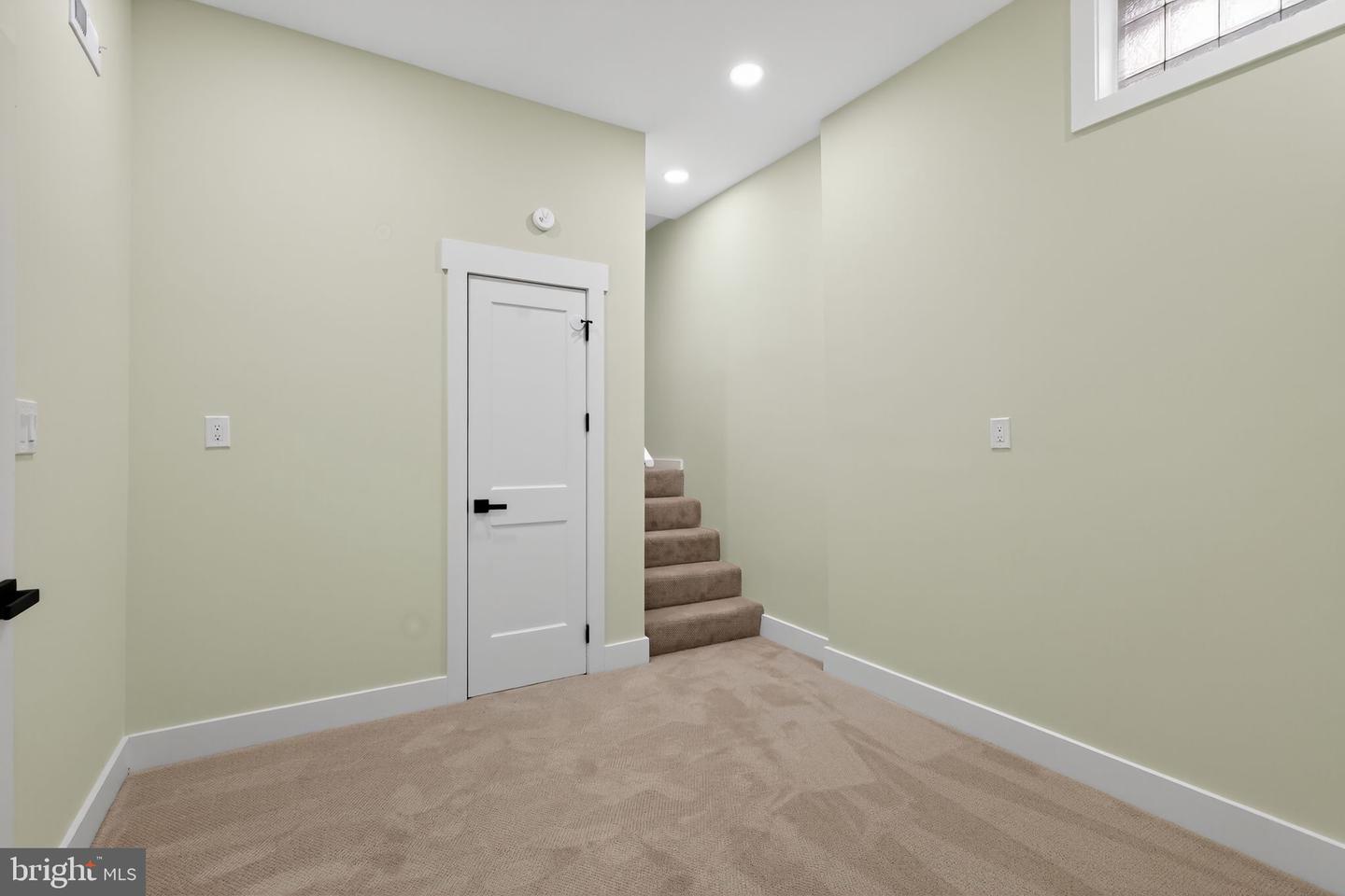 1943 S LOWELL ST, ARLINGTON, Virginia 22204, 2 Bedrooms Bedrooms, ,2 BathroomsBathrooms,Residential,For sale,1943 S LOWELL ST,VAAR2066308 MLS # VAAR2066308