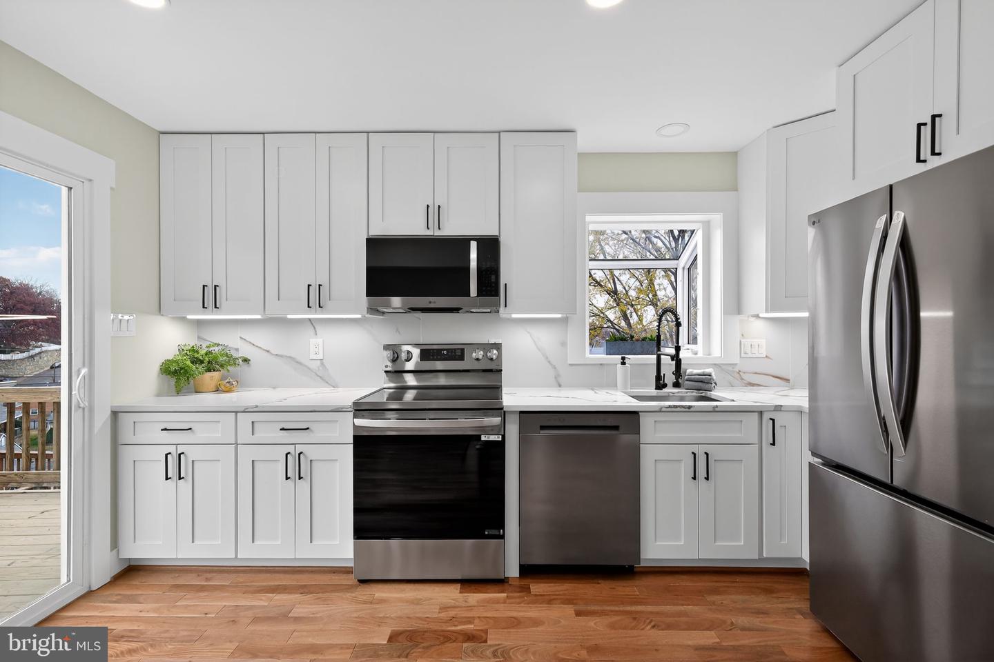 1943 S LOWELL ST, ARLINGTON, Virginia 22204, 2 Bedrooms Bedrooms, ,2 BathroomsBathrooms,Residential,For sale,1943 S LOWELL ST,VAAR2066308 MLS # VAAR2066308