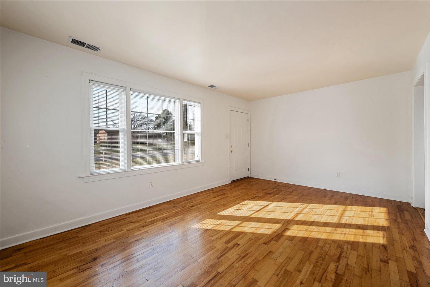 2003 SENSENY RD, WINCHESTER, Virginia 22602, 2 Bedrooms Bedrooms, ,1 BathroomBathrooms,Residential,For sale,2003 SENSENY RD,VAFV2038182 MLS # VAFV2038182