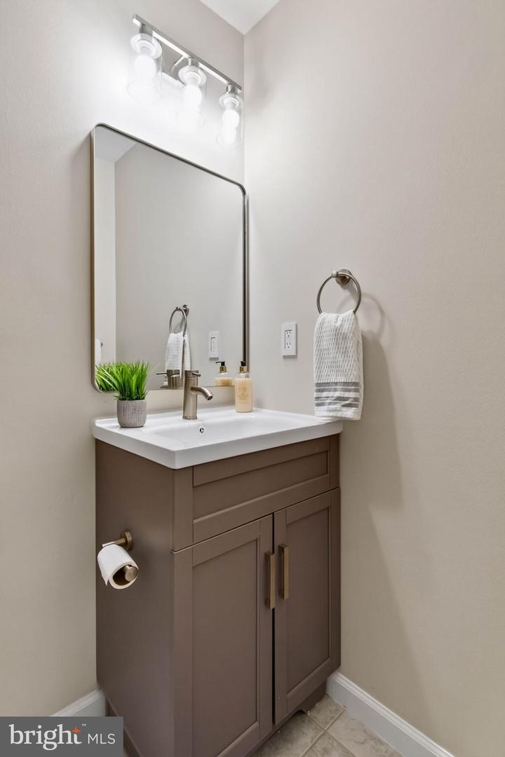 806 CATTAIL LN NE, LEESBURG, Virginia 20176, 4 Bedrooms Bedrooms, ,3 BathroomsBathrooms,Residential,For sale,806 CATTAIL LN NE,VALO2111772 MLS # VALO2111772