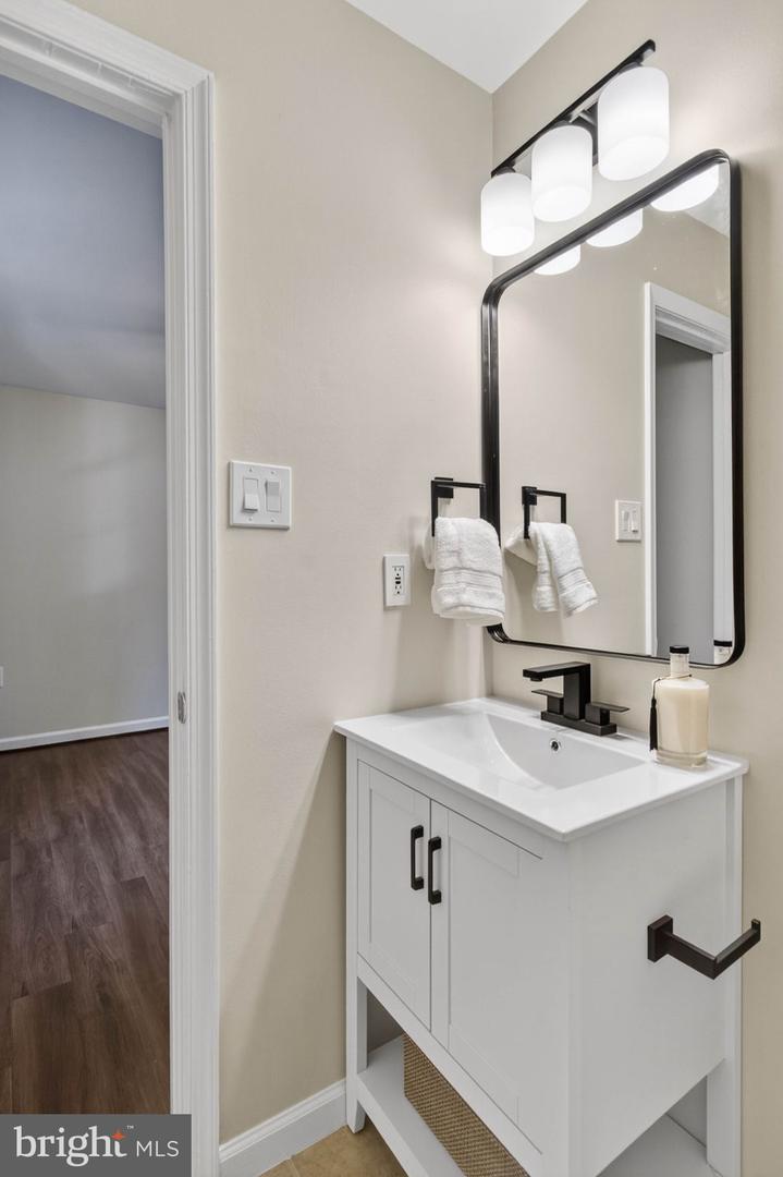 806 CATTAIL LN NE, LEESBURG, Virginia 20176, 4 Bedrooms Bedrooms, ,3 BathroomsBathrooms,Residential,For sale,806 CATTAIL LN NE,VALO2111772 MLS # VALO2111772